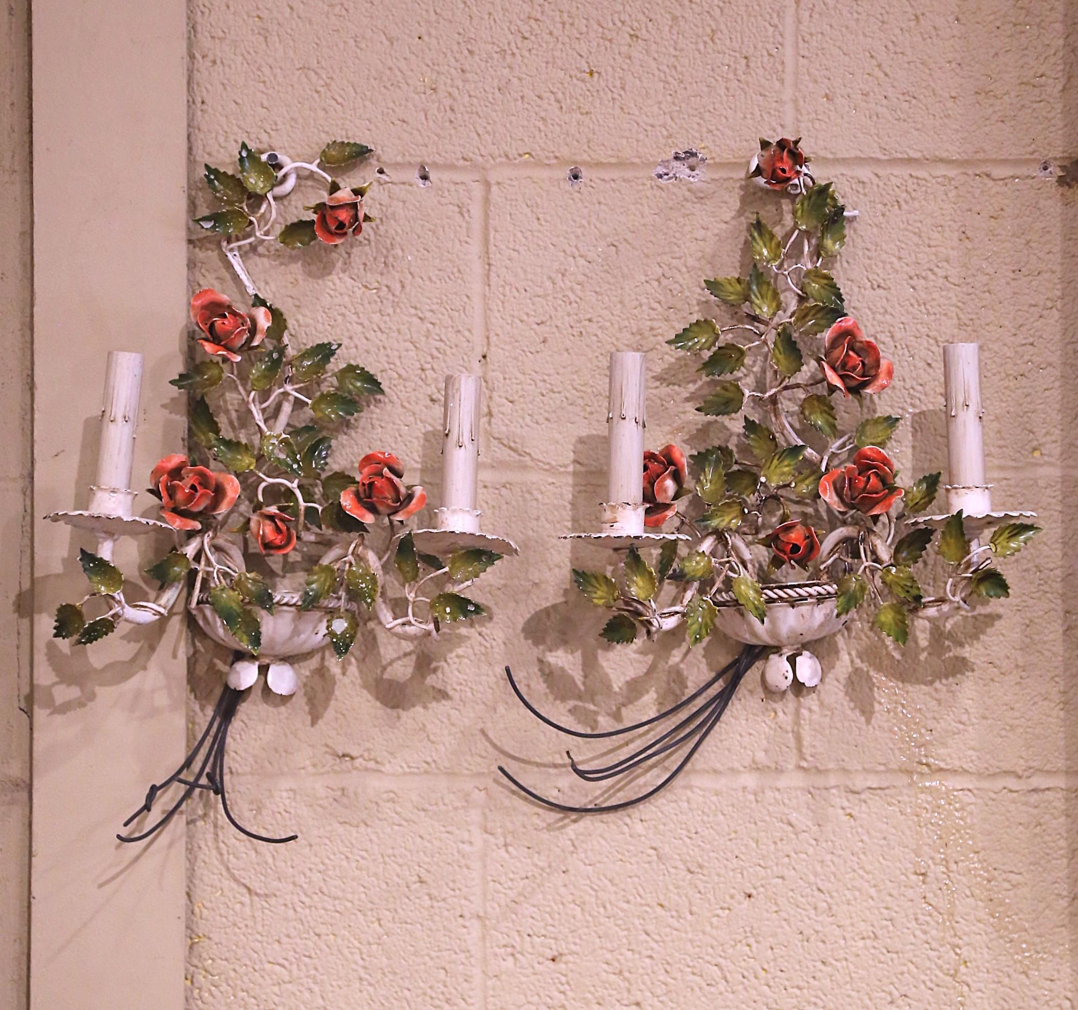 Pair of Early 20th Century French Painted Metal Roses & Leaves Wall Sconces For Sale 1