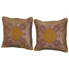 Pareja de almohadas francesas de principios del siglo XX con decoración de abalorios