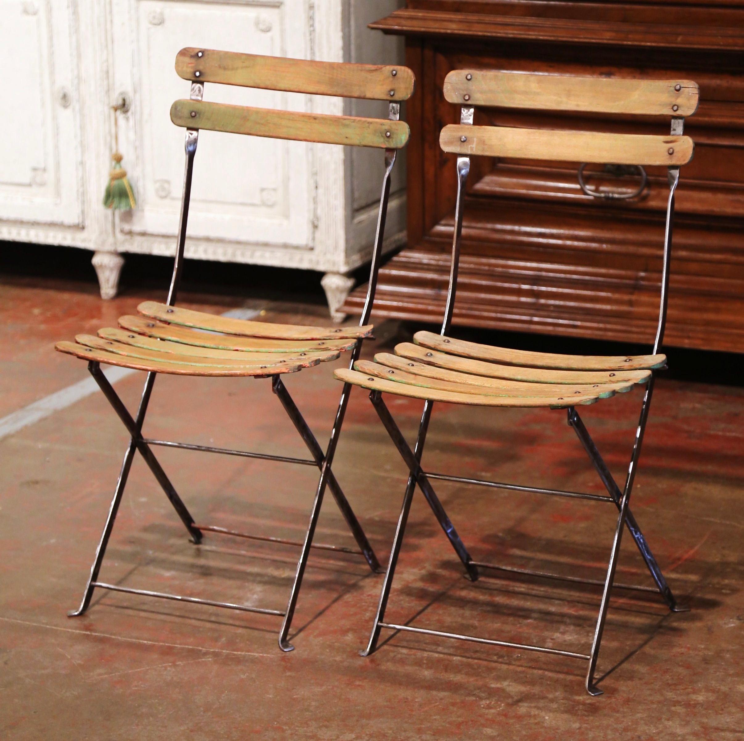 Pair of Early 20th Century French Polished Iron and Wood Folding Garden Chairs In Good Condition In Dallas, TX