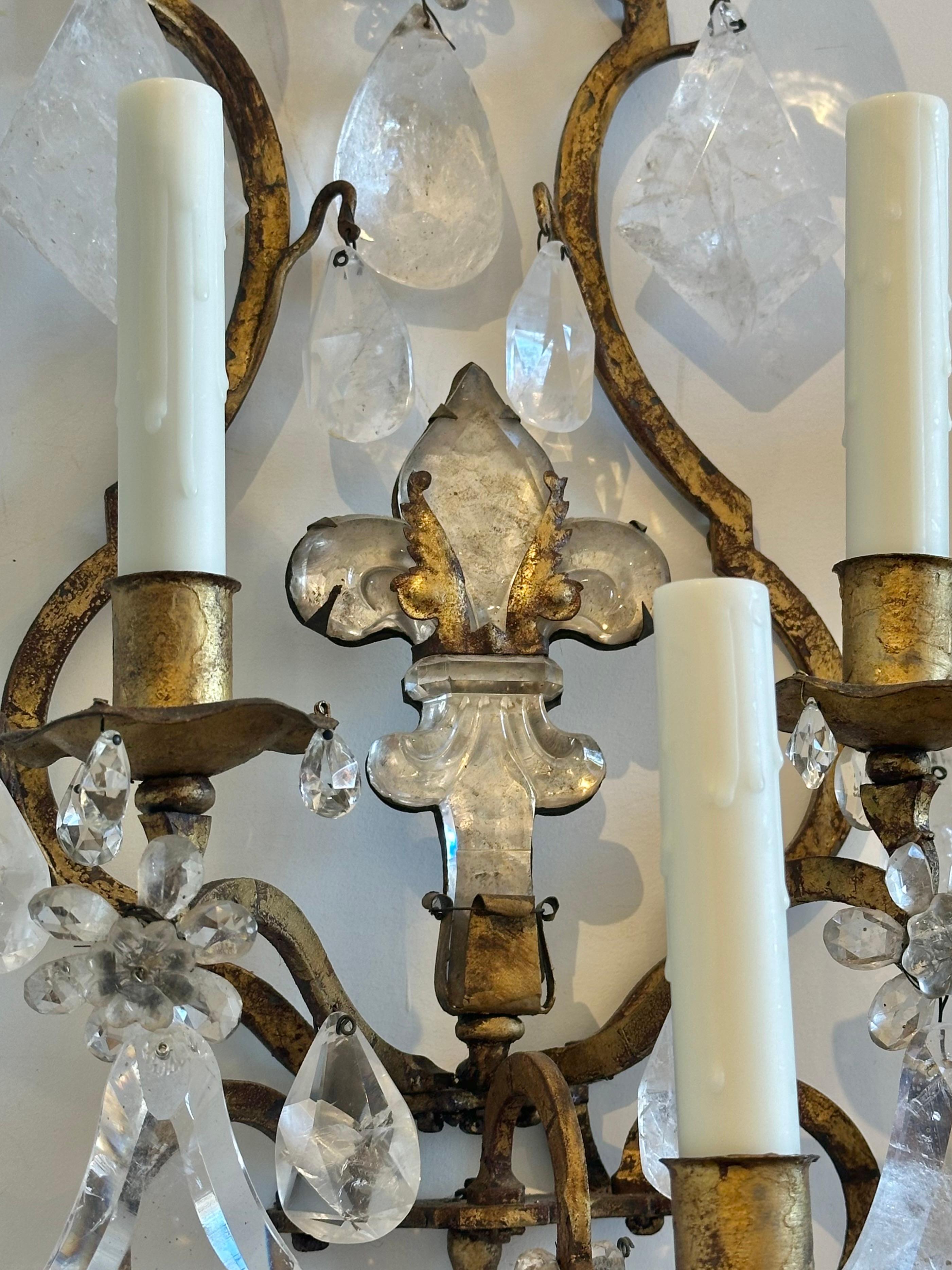 Pareja de apliques franceses de cristal de roca de principios del siglo XX Francés en venta