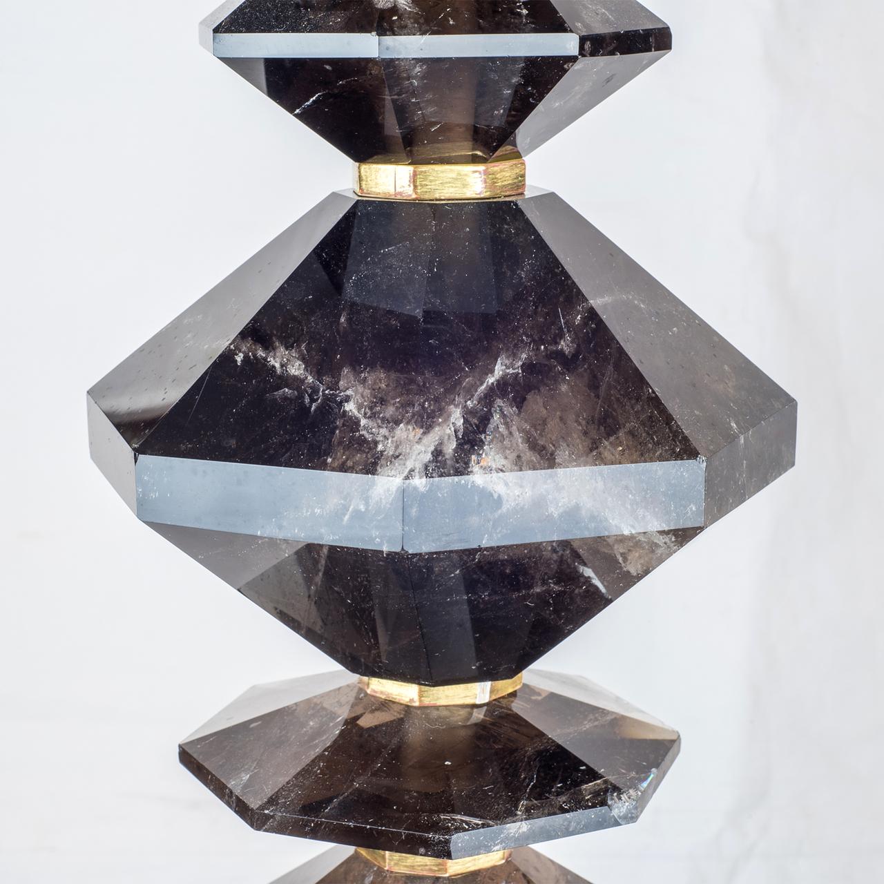 Une belle paire de lampes de table en cristal de roche français avec un design de disque octogonal et une base en bois doré.

Origine : Français
Date : Début du 20e siècle
Dimension : 33 po x 7 1/4 po x 7 1/4 po,