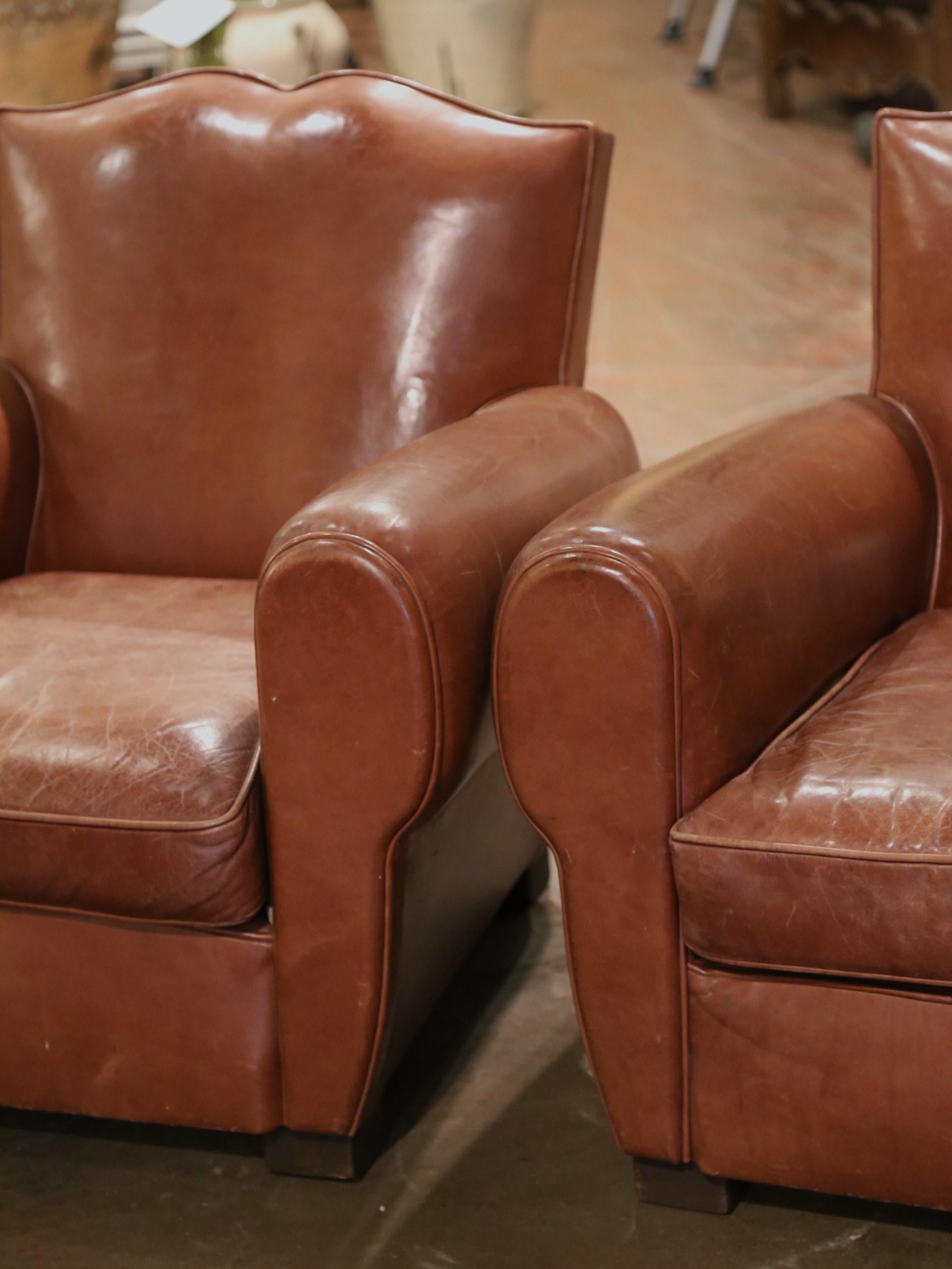 Hand-Carved Pair of Early 20th Century French Tan Leather Club Armchairs 