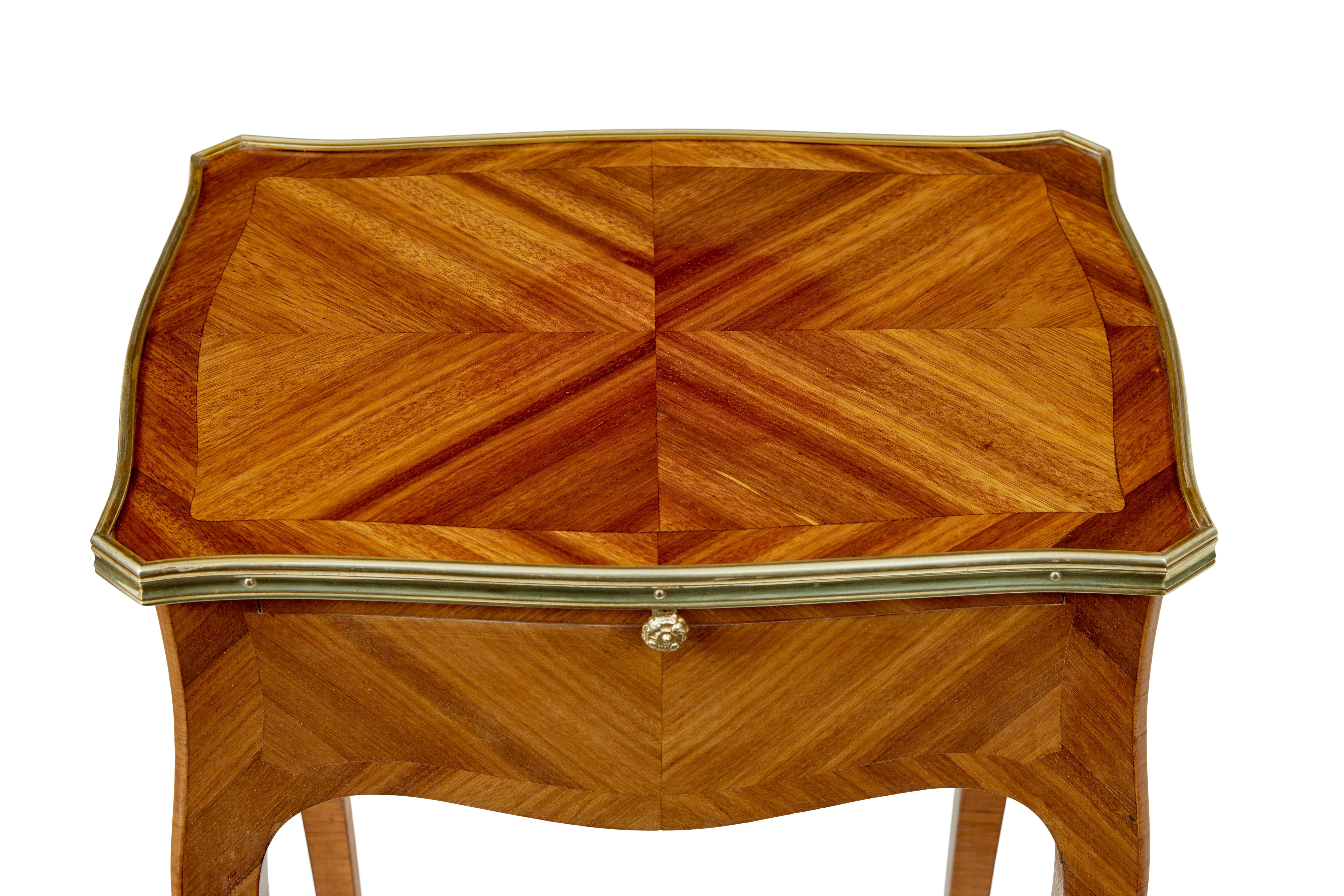 Pair of early 20th century French walnut side tables For Sale 1