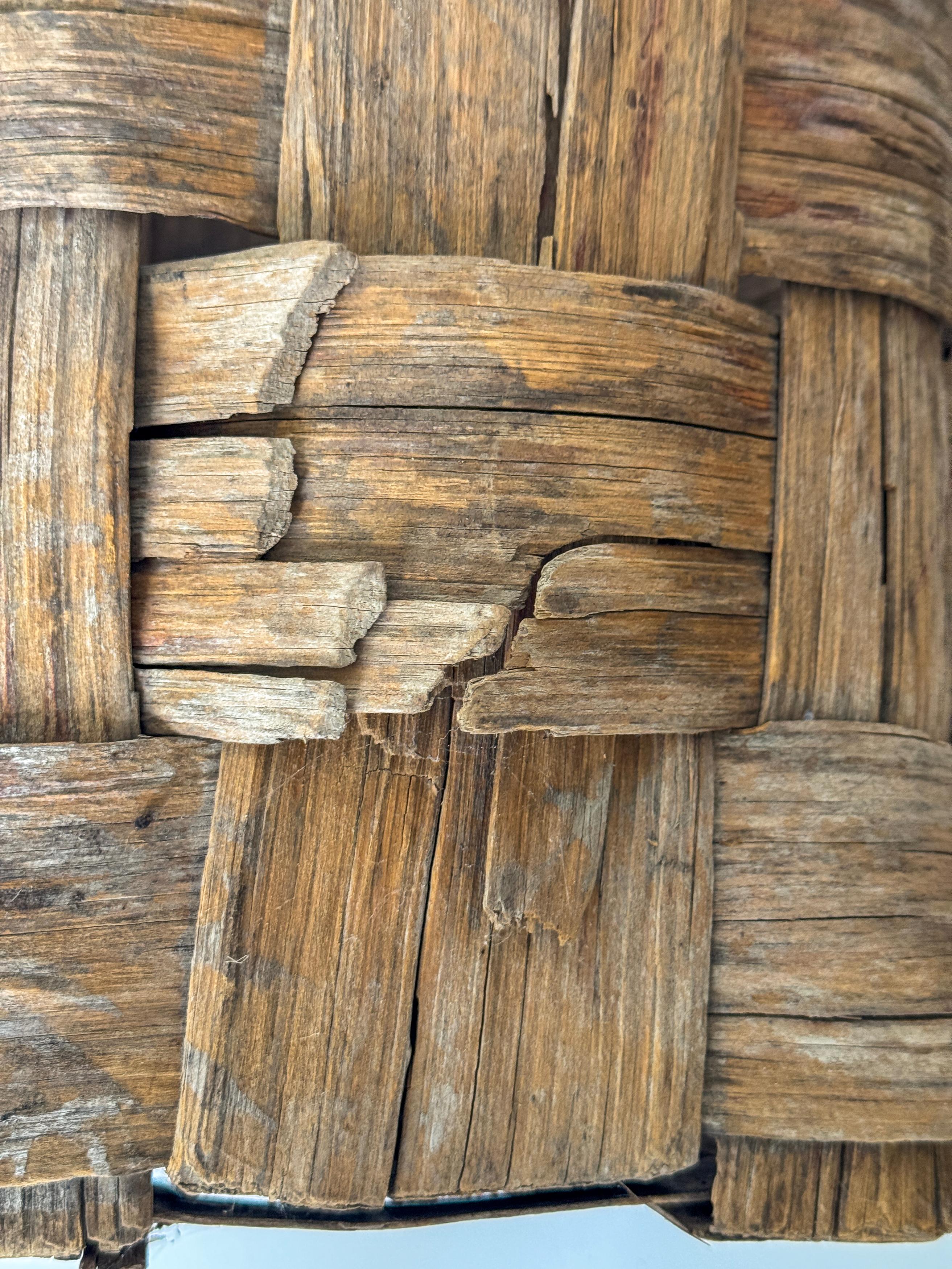 Fatto a mano Coppia di cesti da raccolto in salice e nocciolo francese dei primi del Novecento / Marchi dipinti in vendita