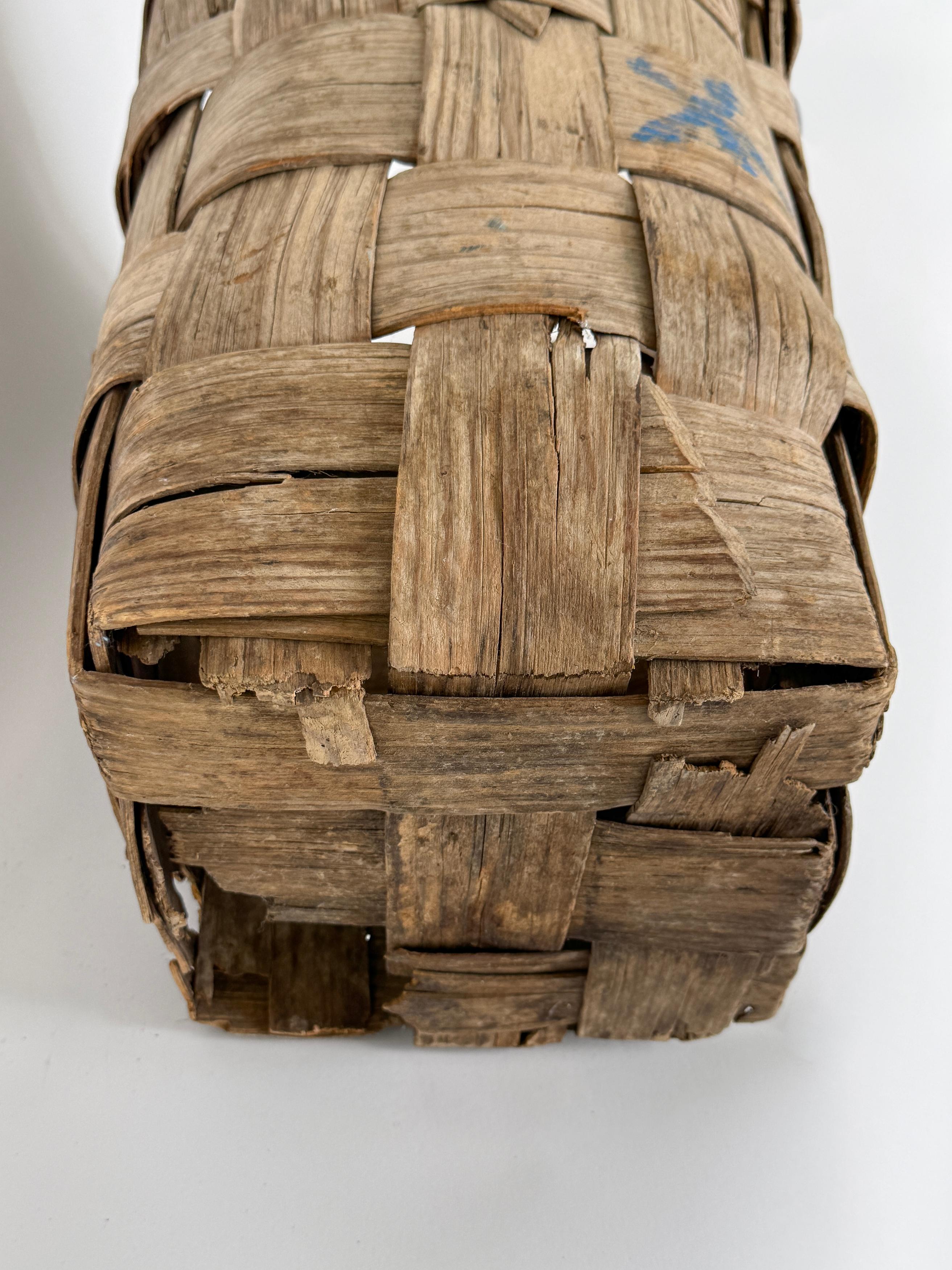 XX secolo Coppia di cesti da raccolto in salice e nocciolo francese dei primi del Novecento / Marchi dipinti in vendita