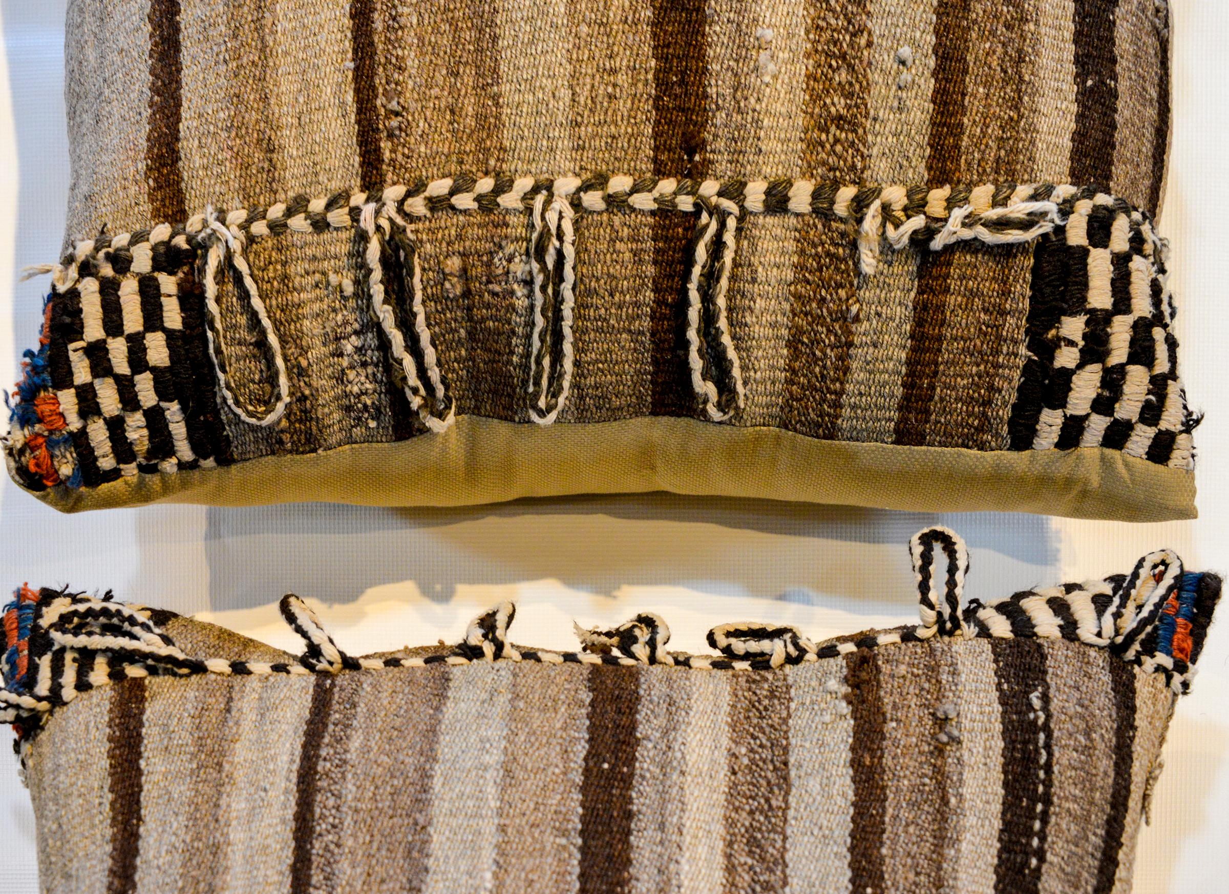 Tintura vegetale Coppia di cuscini Gabbeh Kilim dei primi del Novecento in vendita