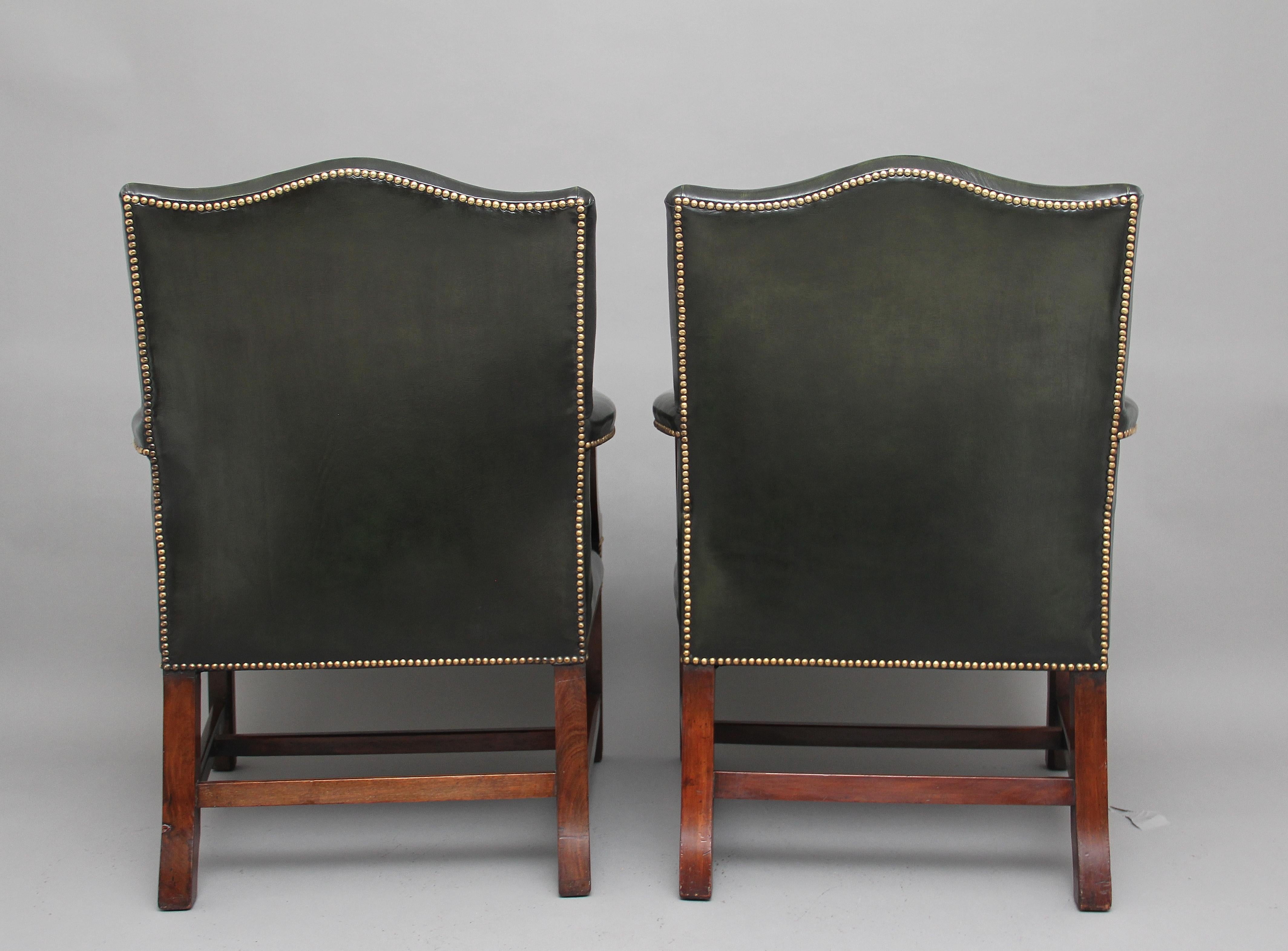 Pair of Early 20th Century Gainsborough Armchairs In Good Condition In Martlesham, GB