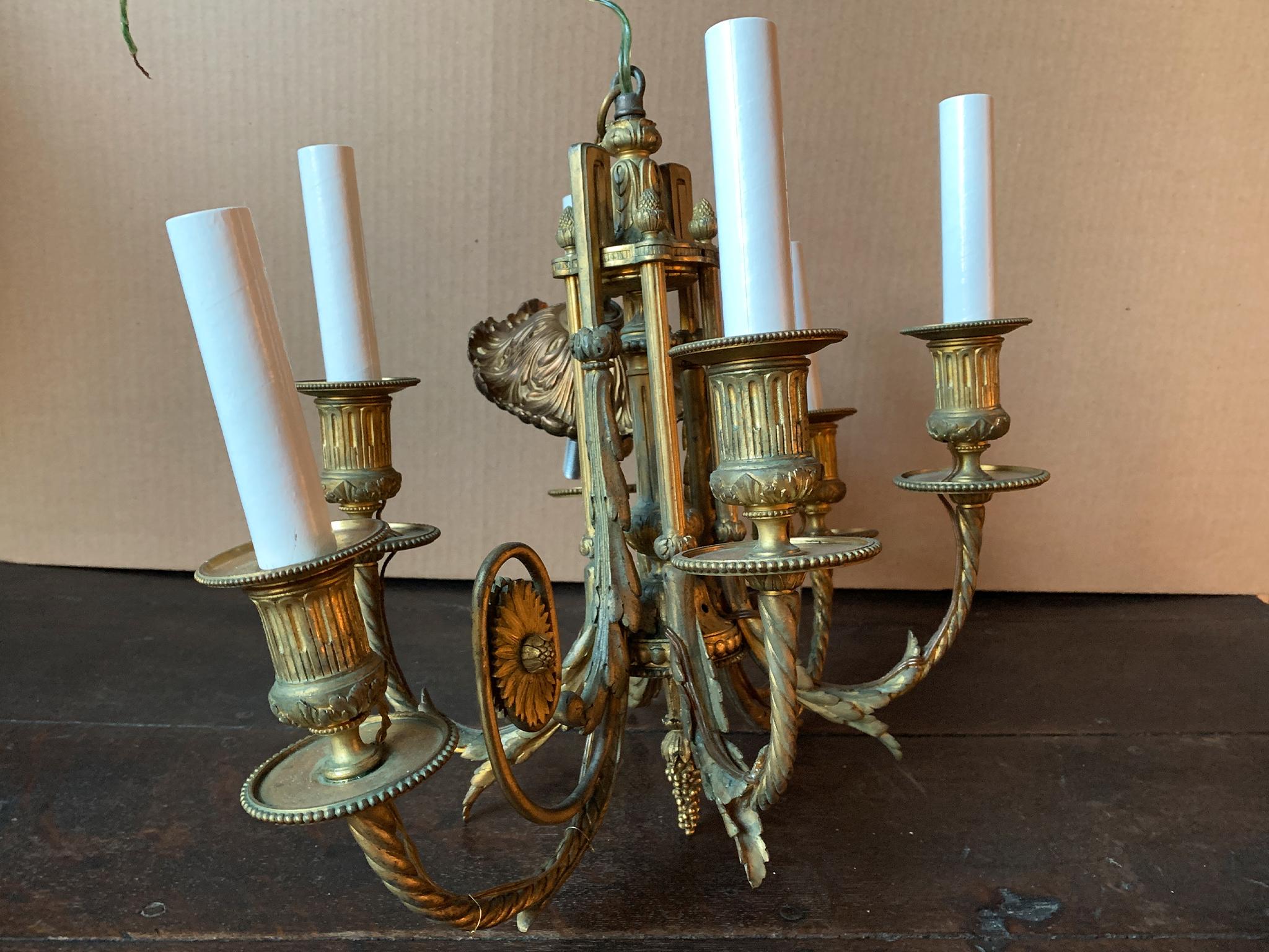 French Pair of Early 20th Century Gilt Bronze Chandeliers For Sale