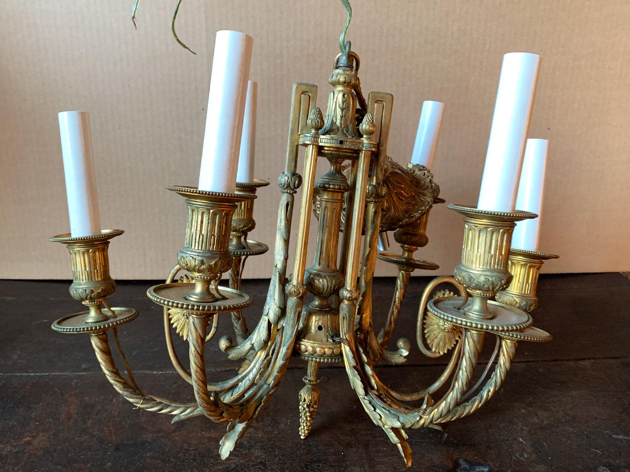 Pair of Early 20th Century Gilt Bronze Chandeliers In Good Condition For Sale In New York, NY