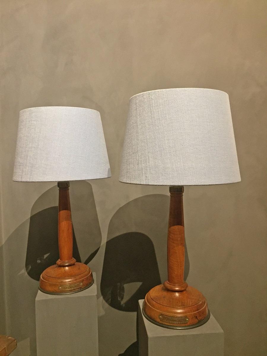 These table lamps are made from the stands of a pair of Grammont telephones from the 1920s. We rewired them and fixed pale blue linnen shades.
Grammont was a US telecom company which affiliated a French branch in the 1910s. They sold copper cabling