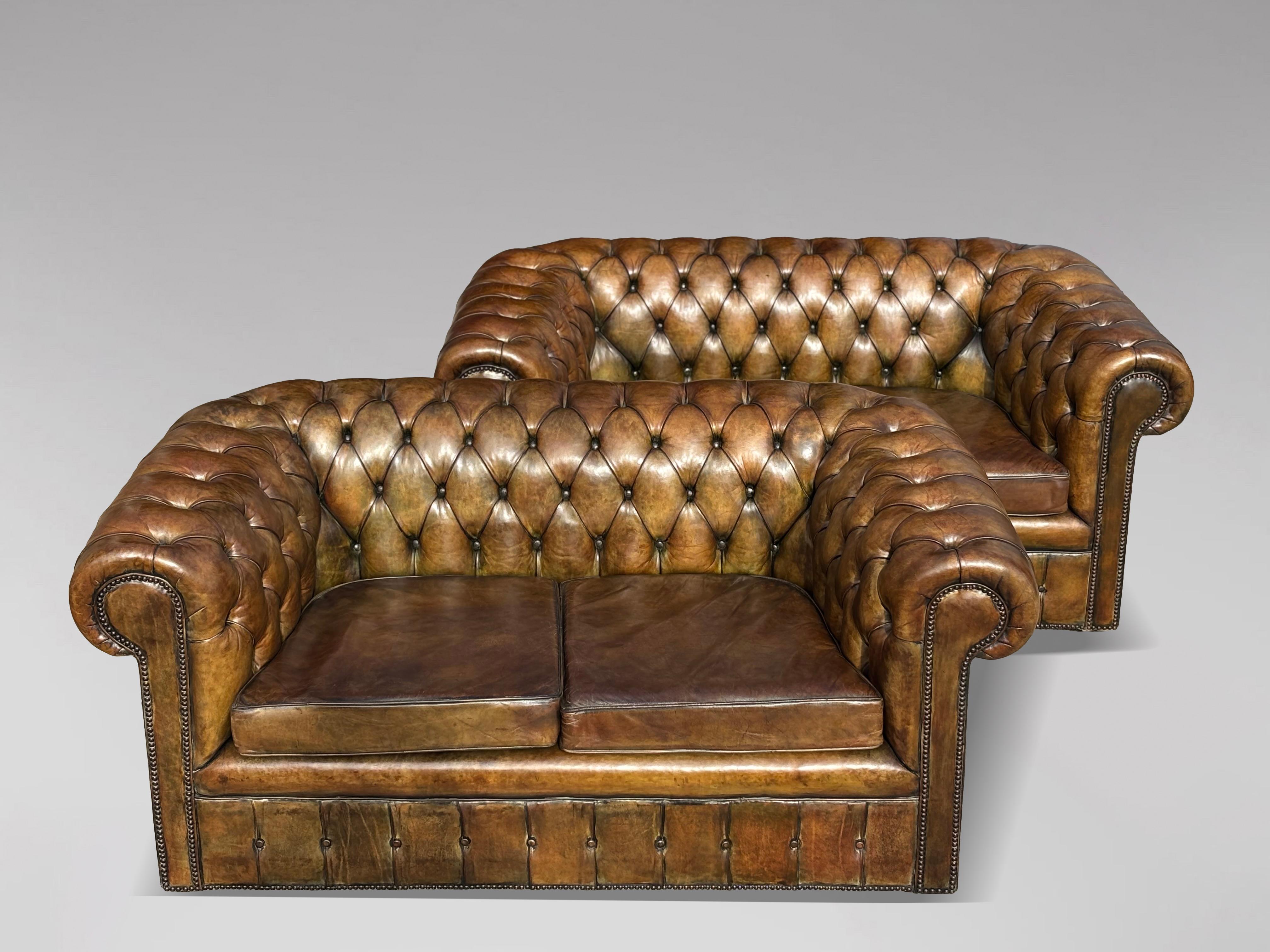 British Pair of Early 20th Century Green Leather 2-Seater Chesterfields For Sale