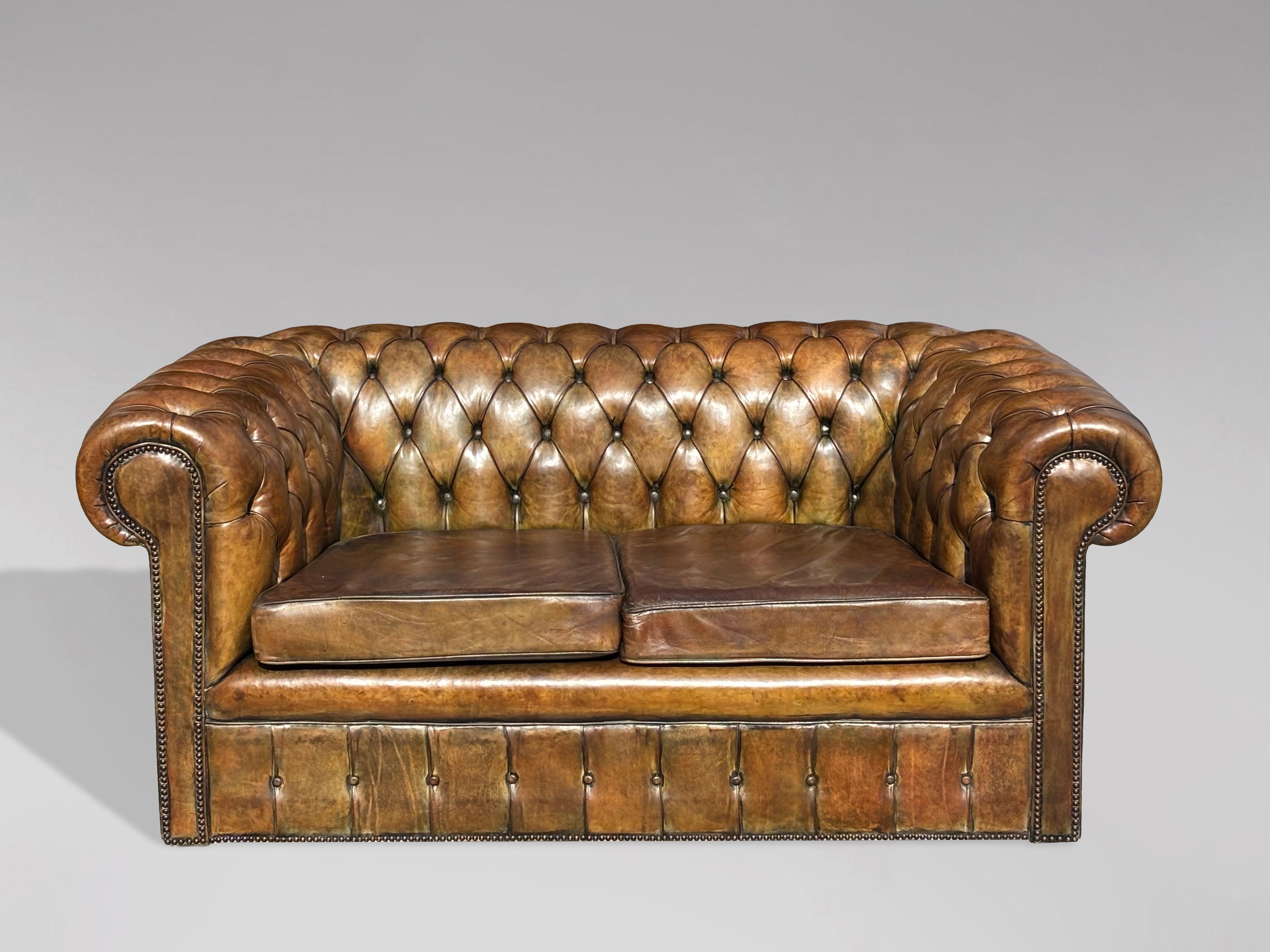 Pair of Early 20th Century Green Leather 2-Seater Chesterfields In Good Condition For Sale In Petworth,West Sussex, GB