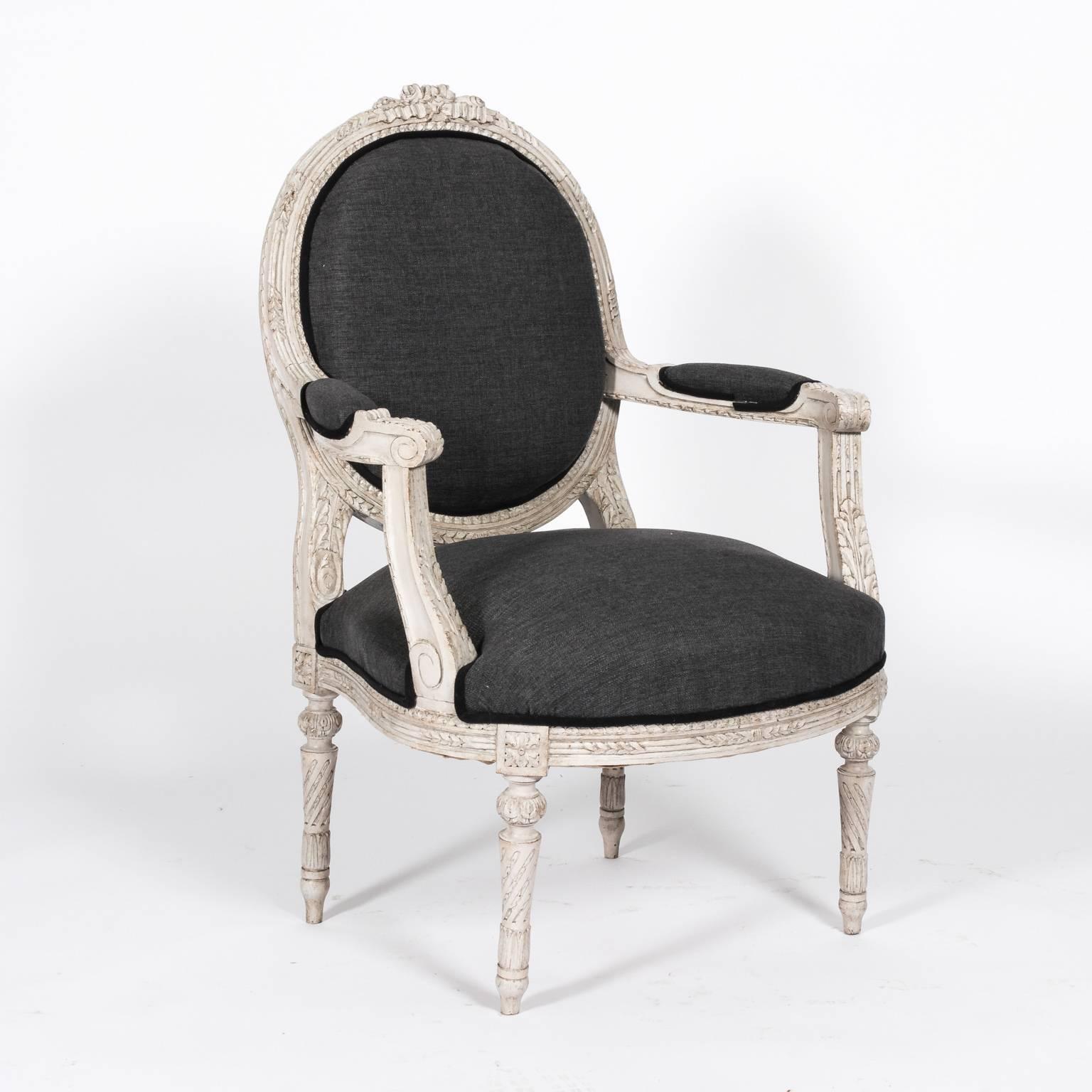 Pair of Early 20th Century Gustavian Armchairs For Sale 4