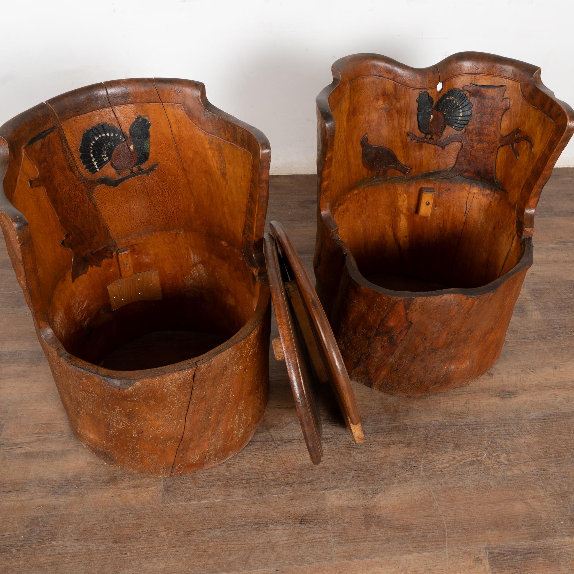 Paire de tabourets en rondins sculptés à la main 