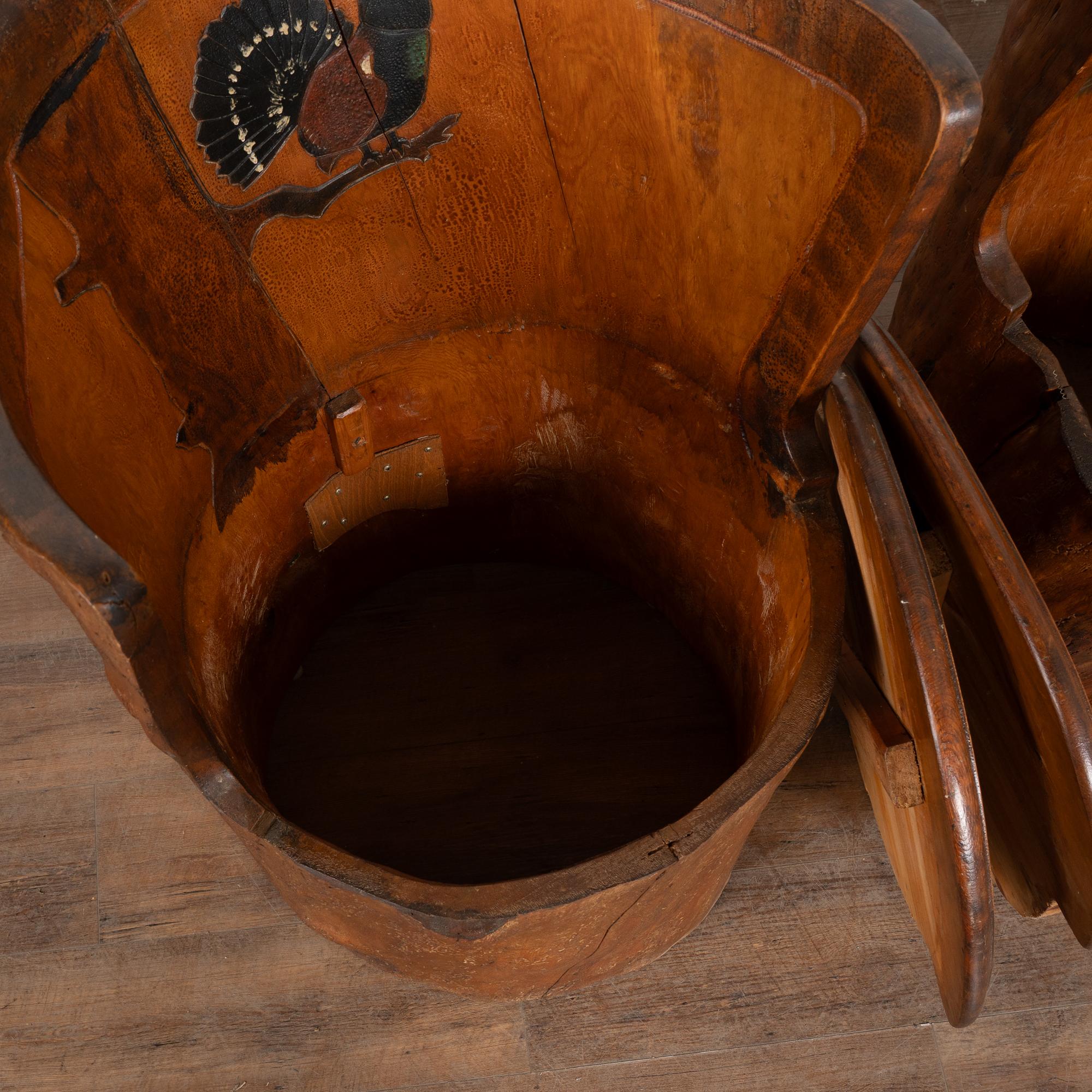 Paire de tabourets en rondins sculptés à la main 