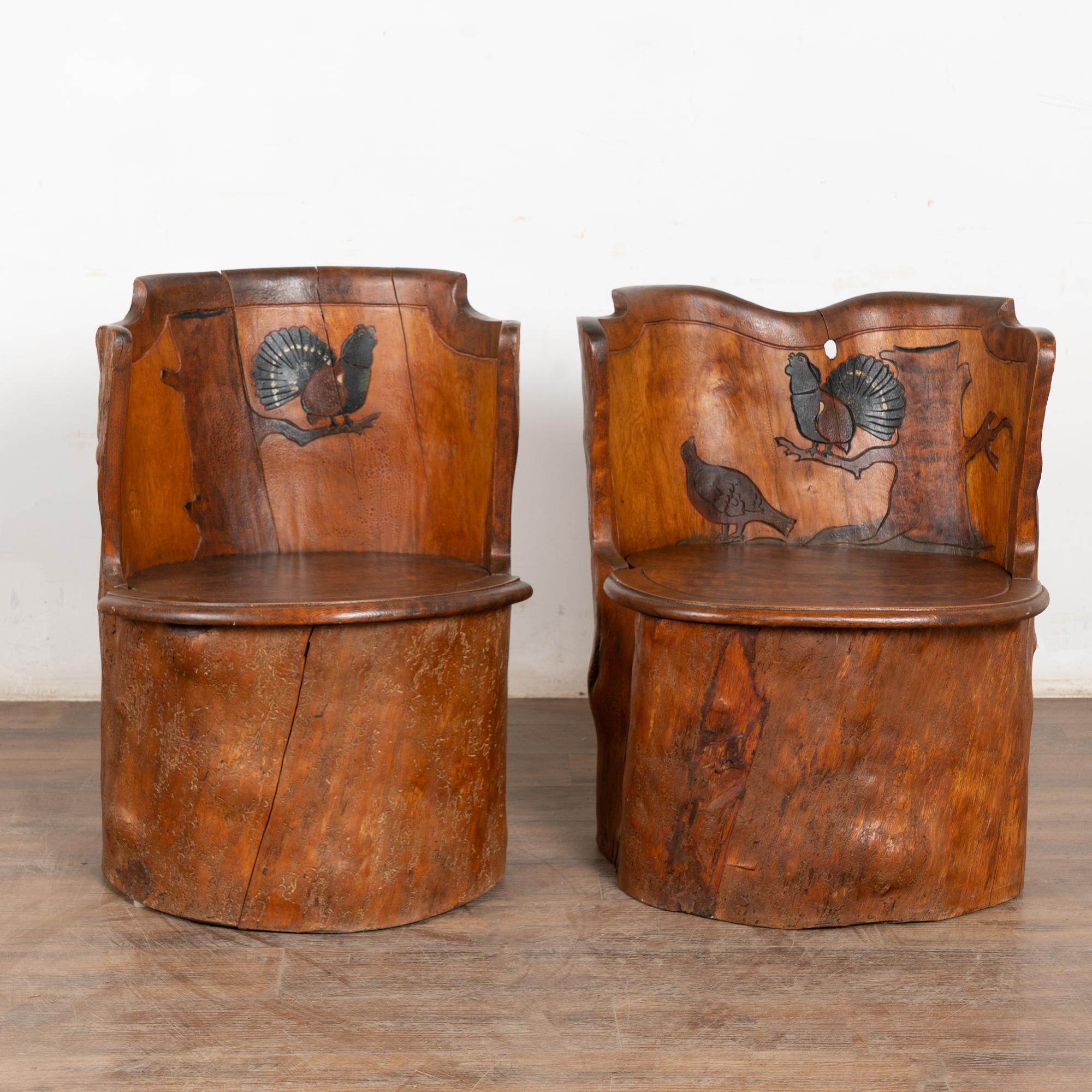Paire de tabourets en rondins sculptés à la main 