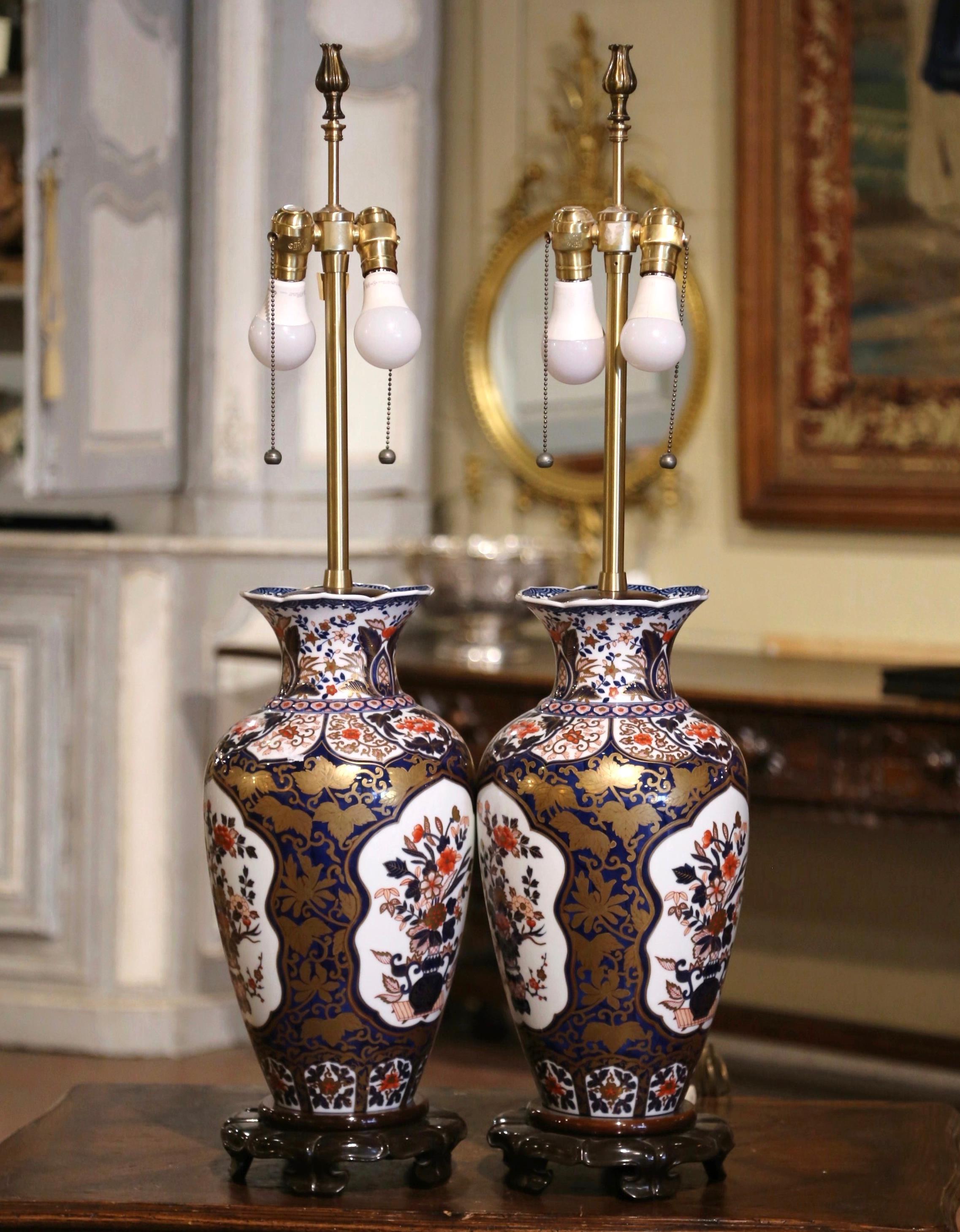 Paire de vases en porcelaine Imari Porcelain du début du 20e siècle montés en lampes de table  en vente 4