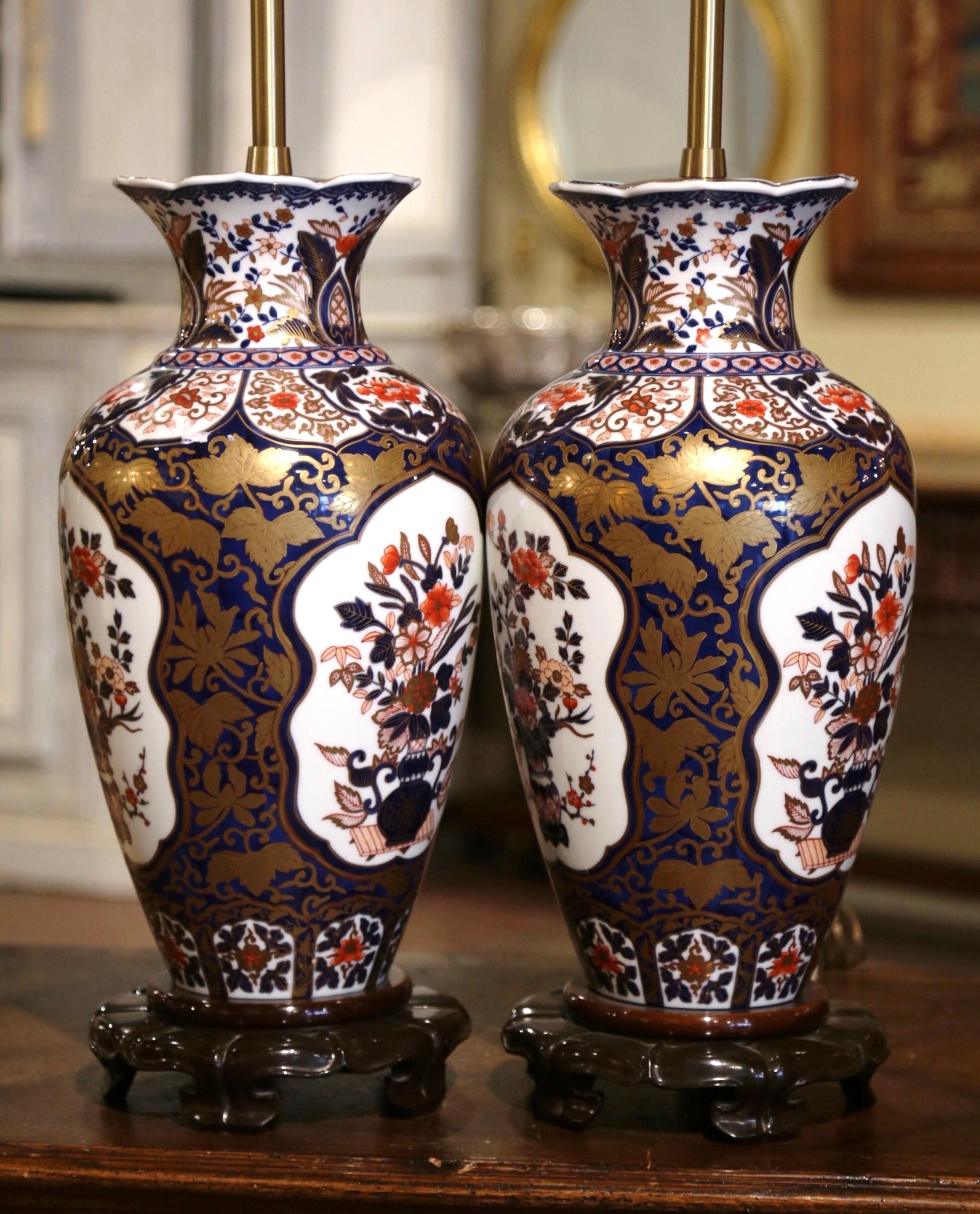 Paire de vases en porcelaine Imari Porcelain du début du 20e siècle montés en lampes de table  en vente 5