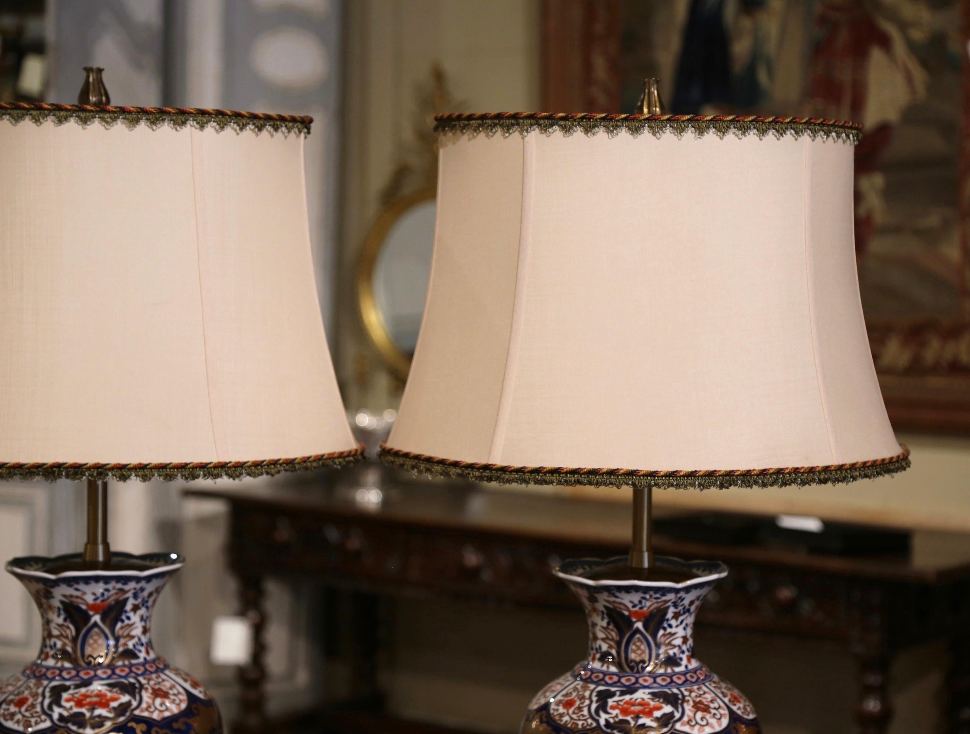 Hand-Painted Pair of Early 20th Century Imari Porcelain Vases Mounted as Table Lamps  For Sale