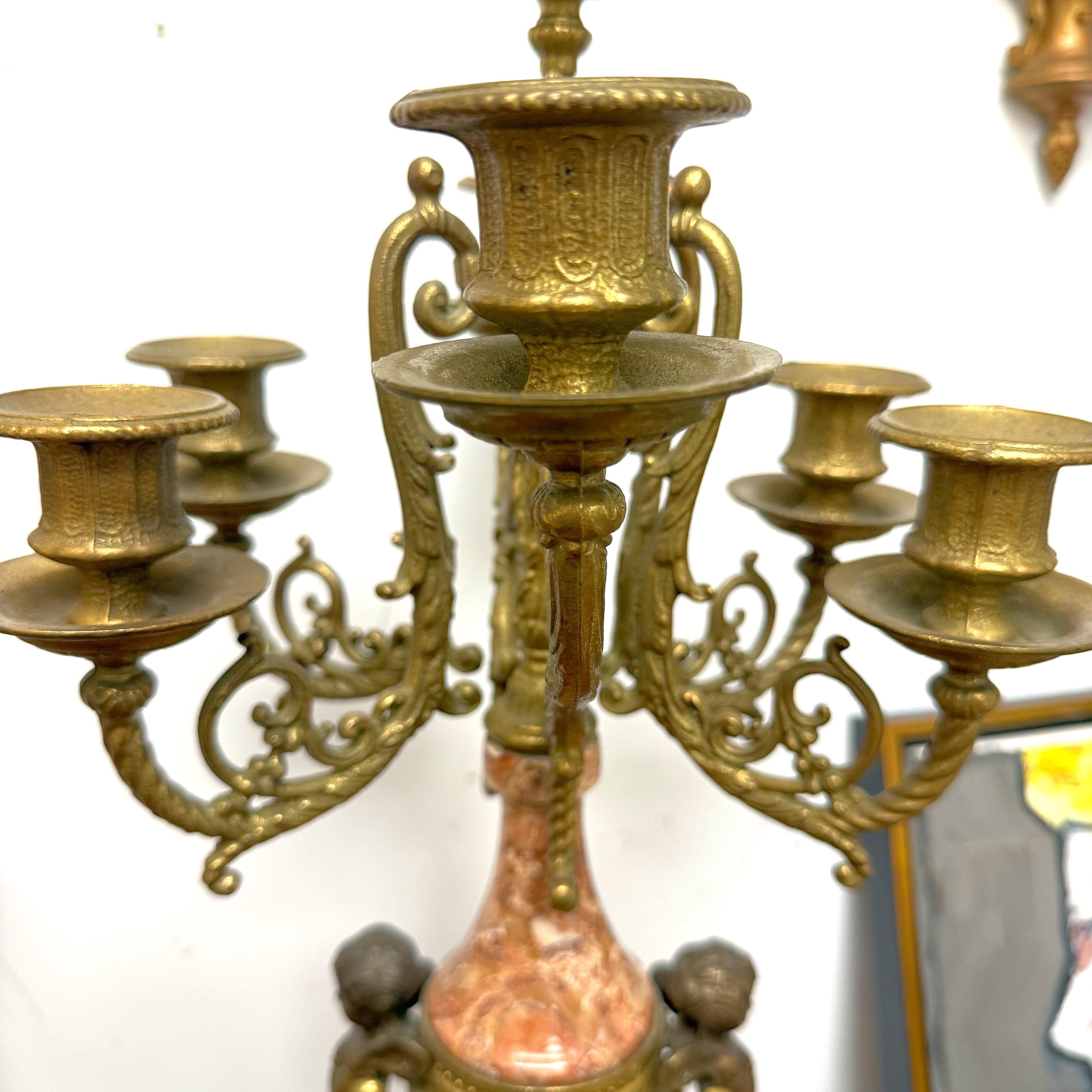 Paire de chandeliers italiens en laiton et marbre Brevettato du début du 20e siècle Bon état - En vente à Charleston, SC