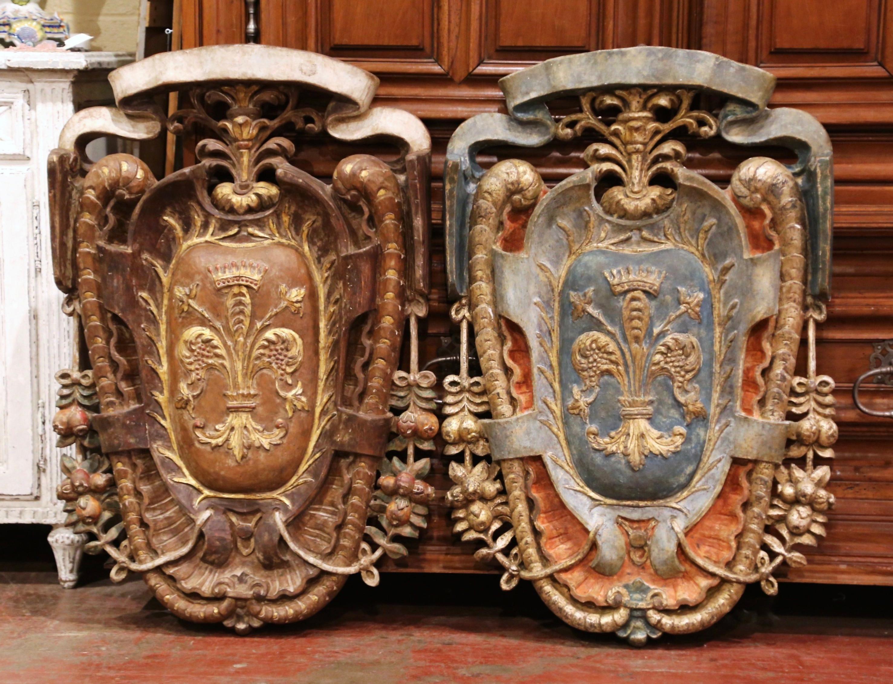 Pair of Early 20th Century Italian Carved Gilt and Painted Wall Hanging Shields In Excellent Condition In Dallas, TX