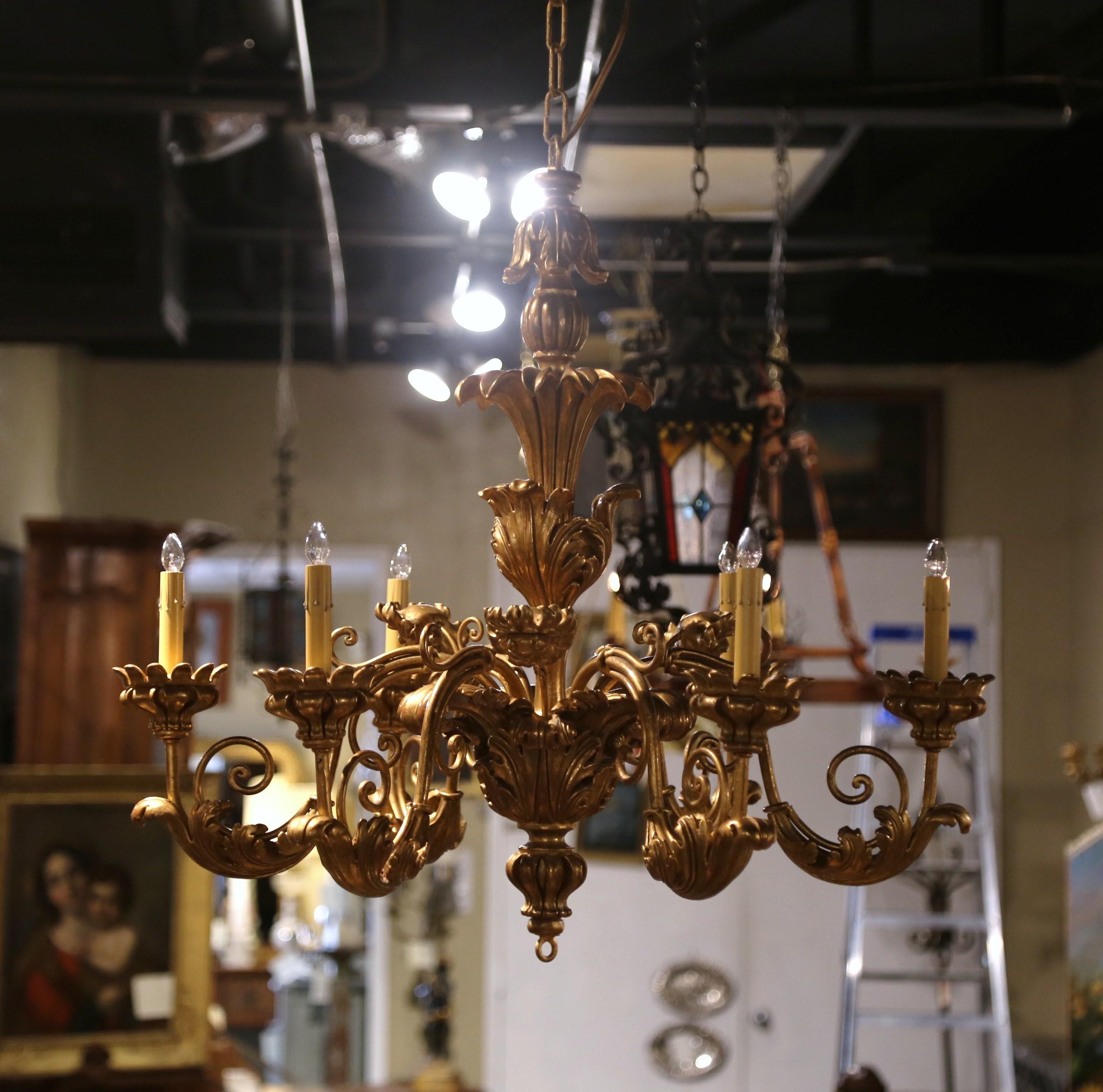Rococo Pair of Early 20th Century Italian Carved Giltwood Six-Light Chandeliers
