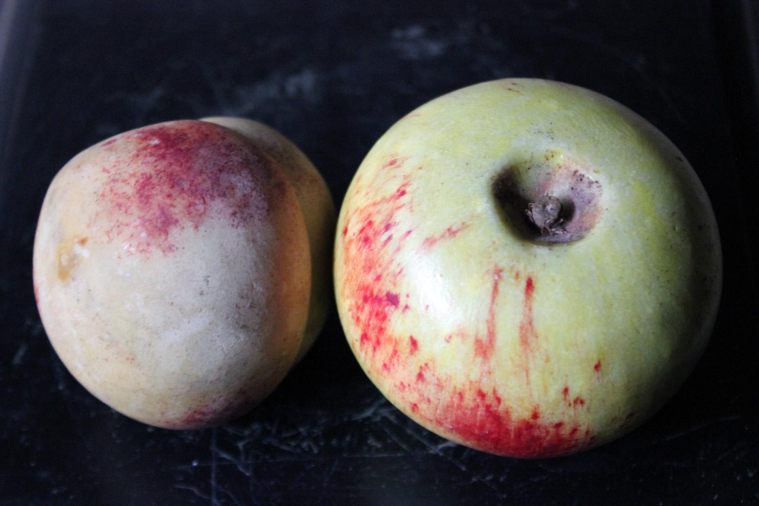 Pair of Early 20th Century Italian Carved Marble Faux Fruits as an Apple & Peach 1