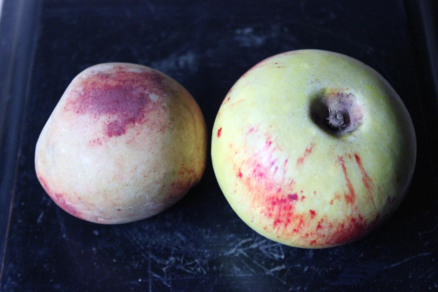 Pair of Early 20th Century Italian Carved Marble Faux Fruits as an Apple & Peach 2