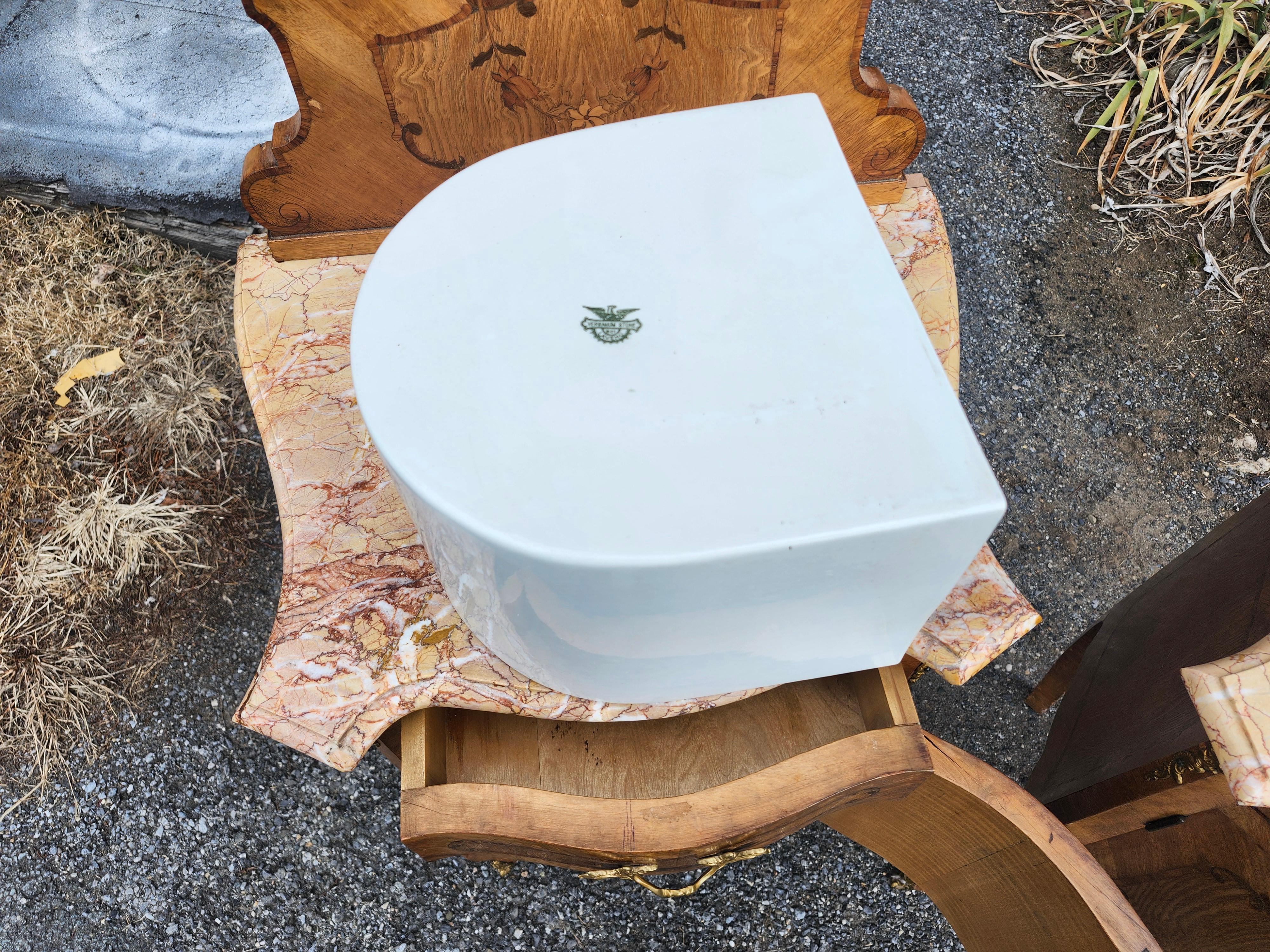 Pair of Early 20th Century Italian Night Tables Commodes with Marble Tops For Sale 9