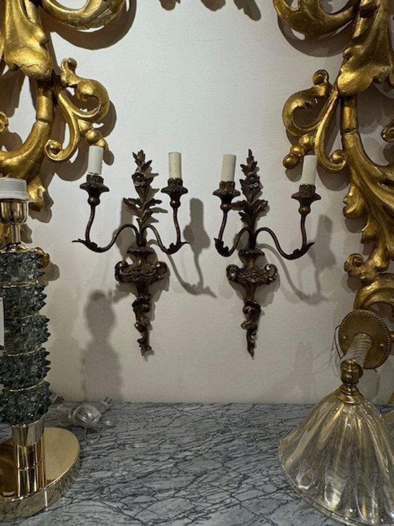 Bellissime appliques a due bracci in argento dorato dei primi del Novecento. Ottimo per un look tradizionale! Circa 1920
19h x 9w x 5d