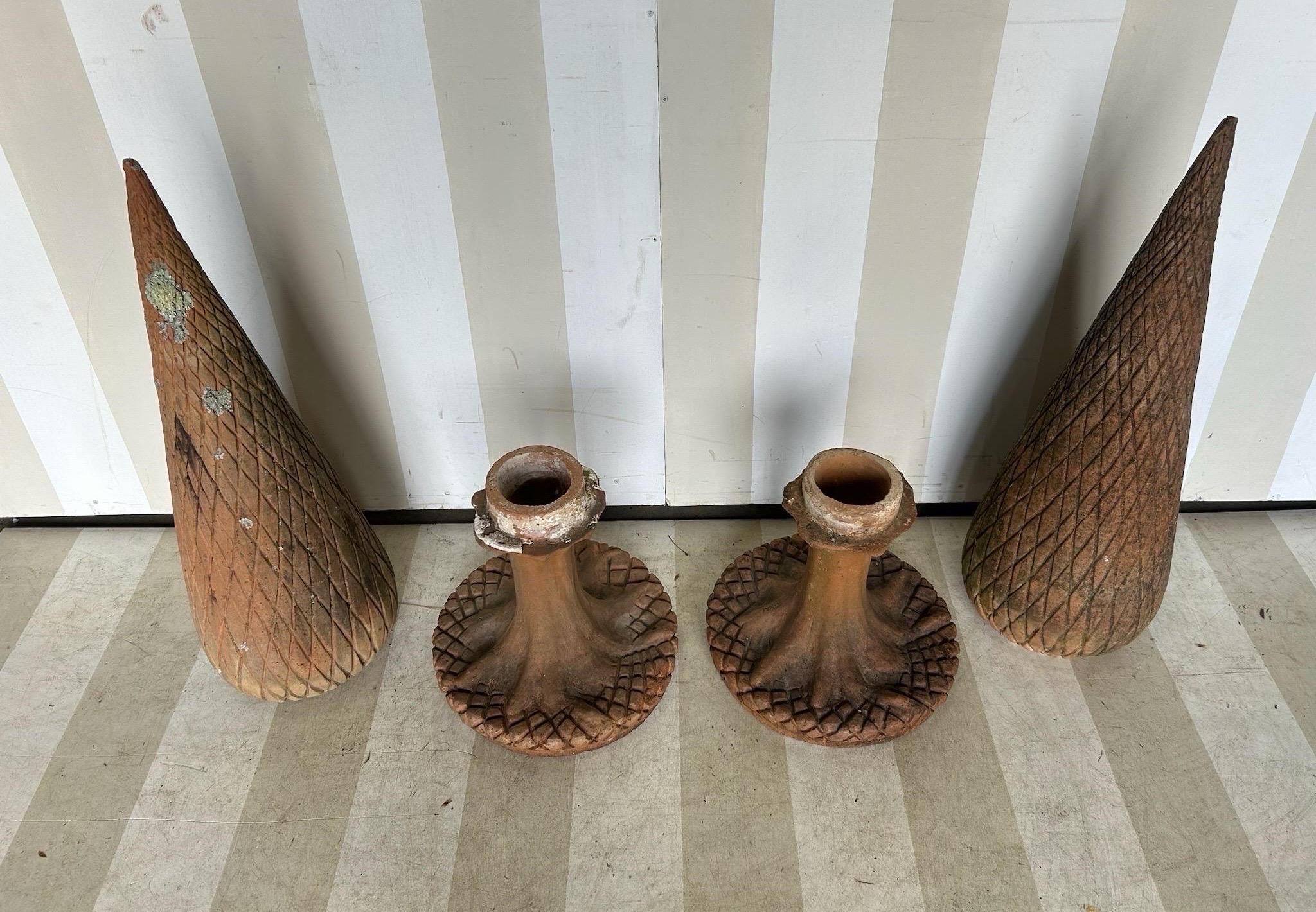 Pareja de remates de ciprés italianos de terracota de principios del siglo XX en Bueno estado para la venta en Richmond, VA