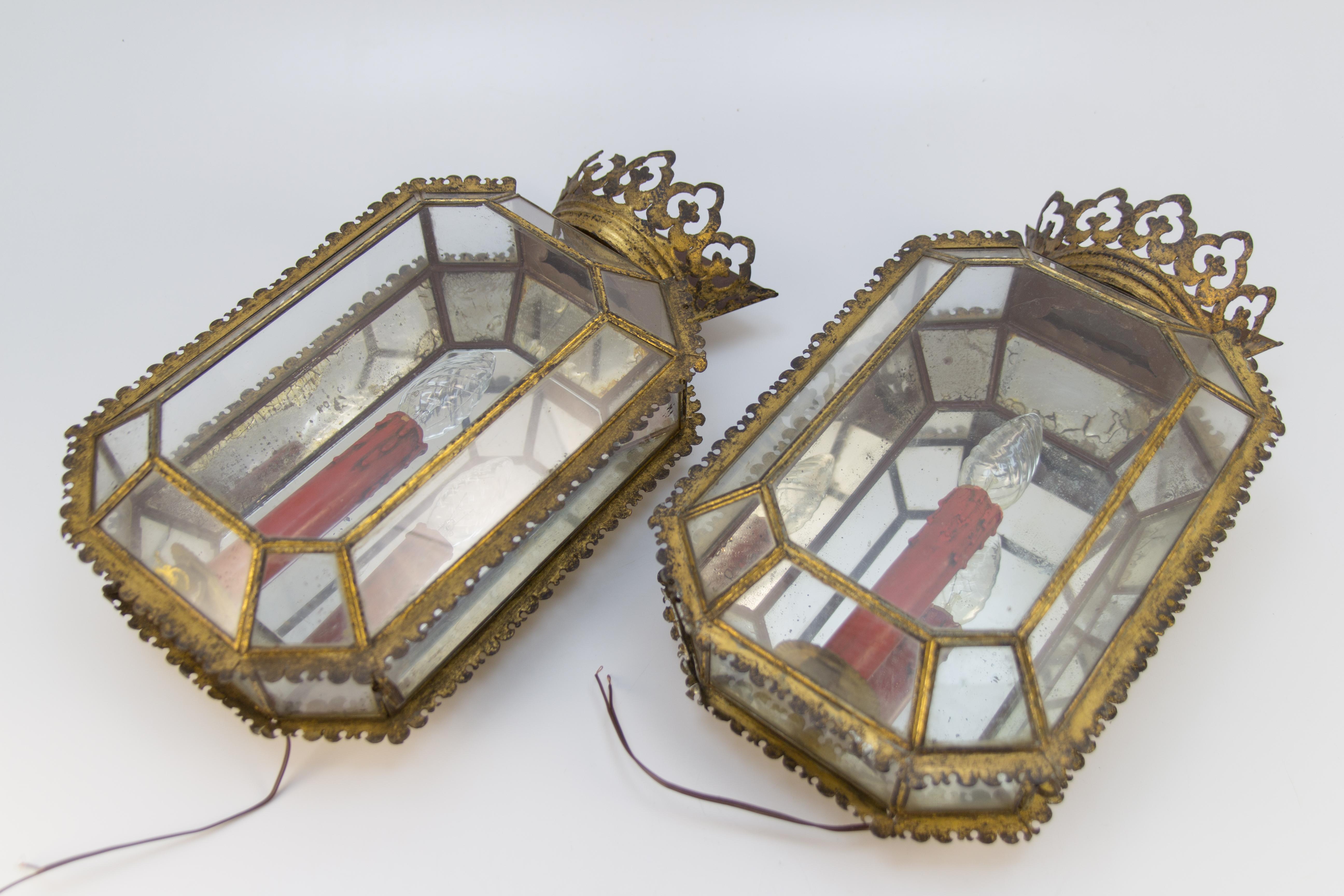 Pair of Early 20th Century Italian Tole and Glass Sconces 6