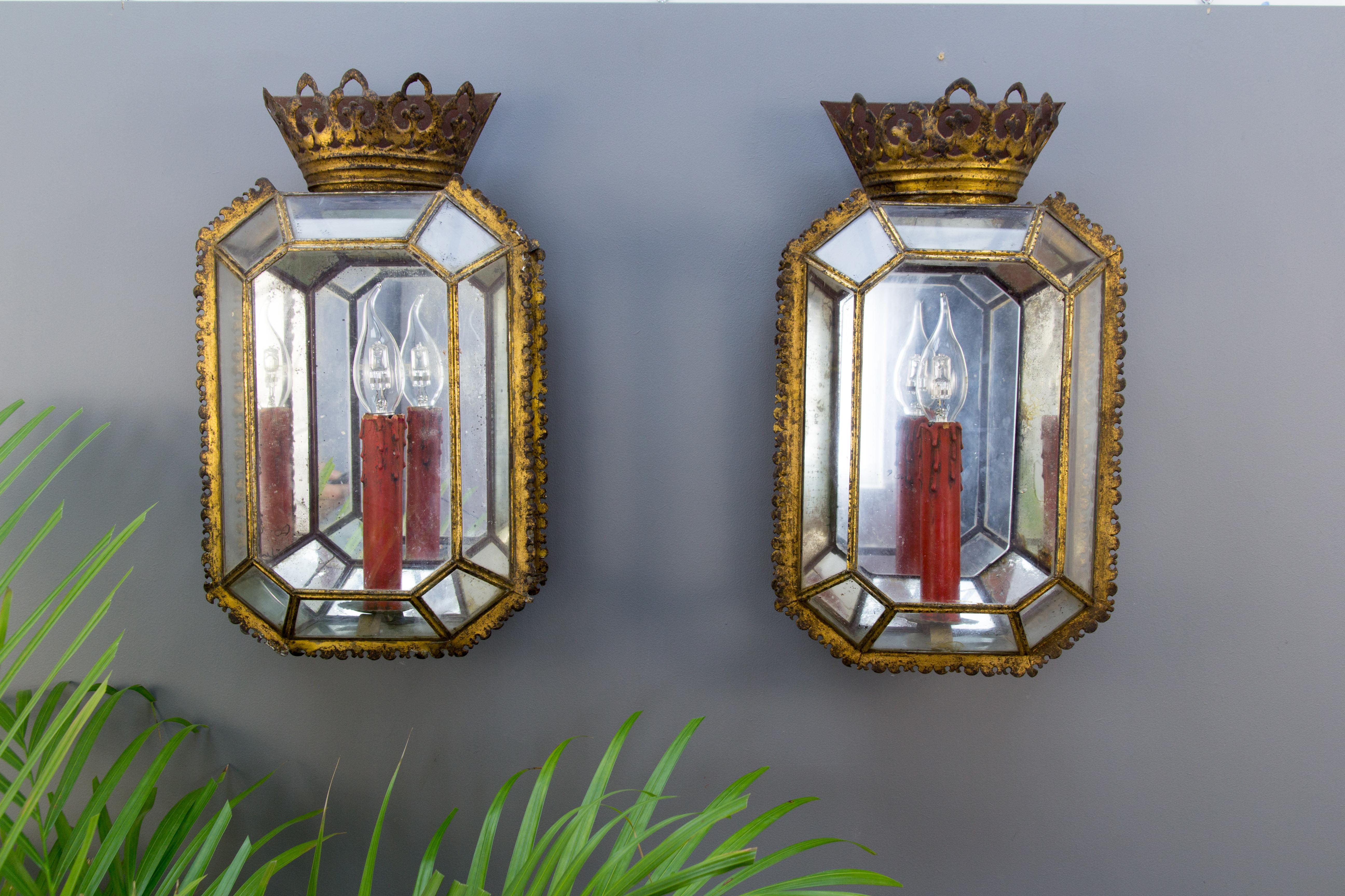 Pair of Early 20th Century Italian Tole and Glass Sconces 15