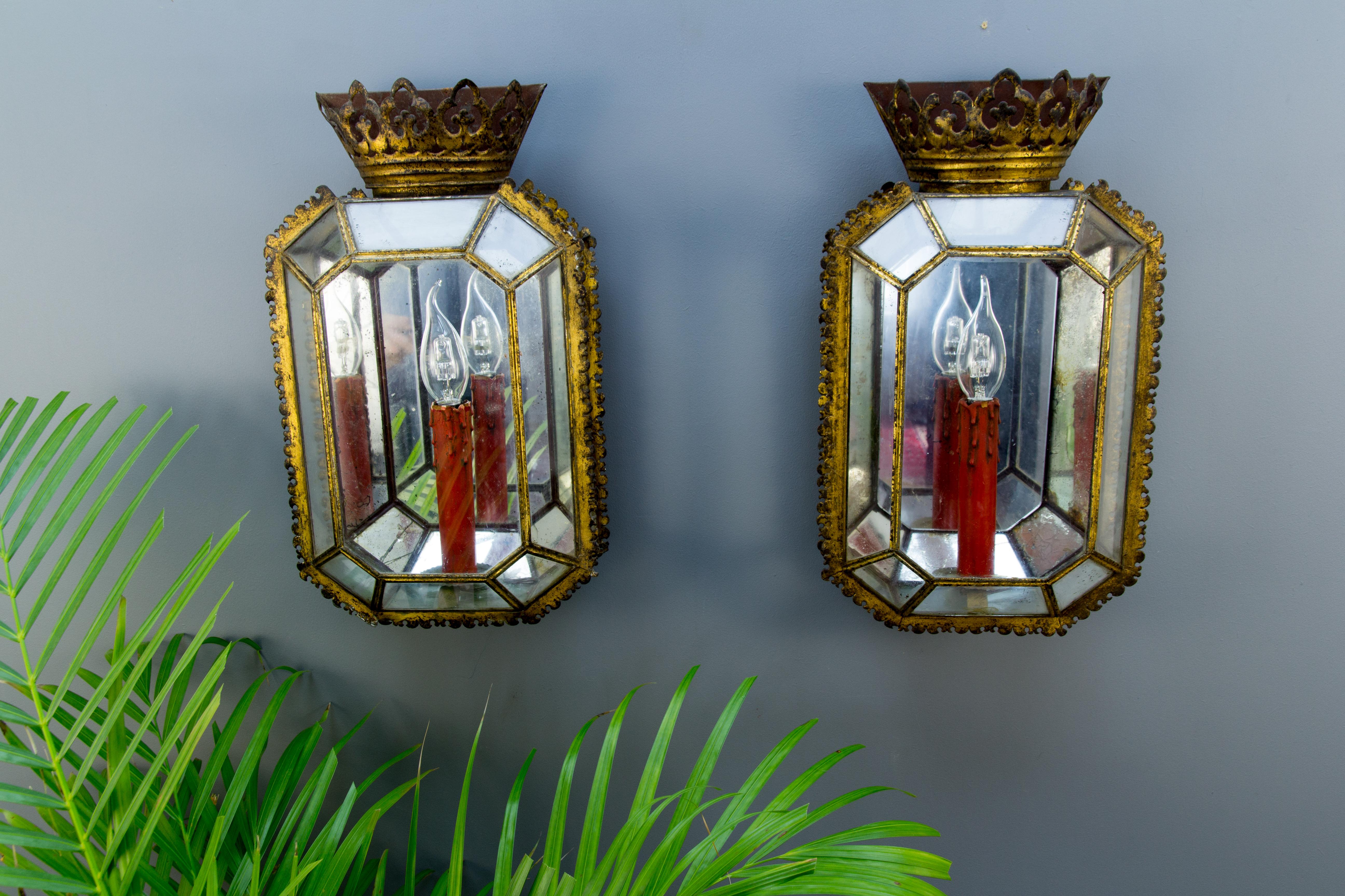 Pair of Early 20th Century Italian Tole and Glass Sconces In Fair Condition In Barntrup, DE