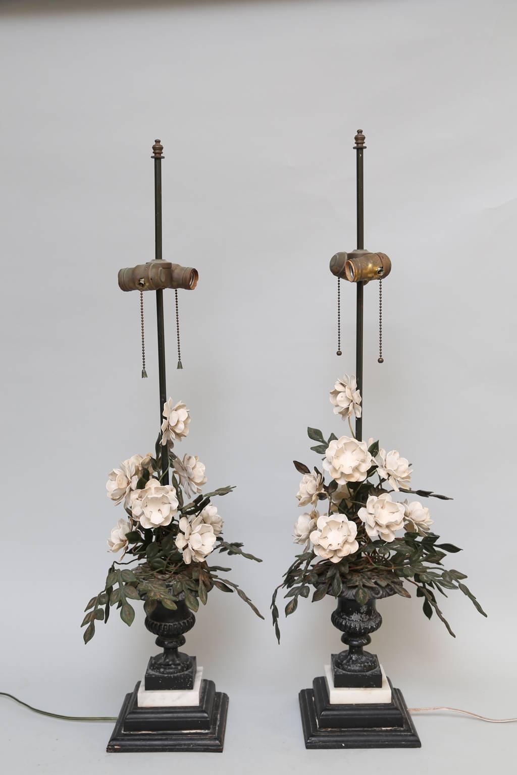 Tôle Pair of Early 20th Century Italian Tole Floral Lamps