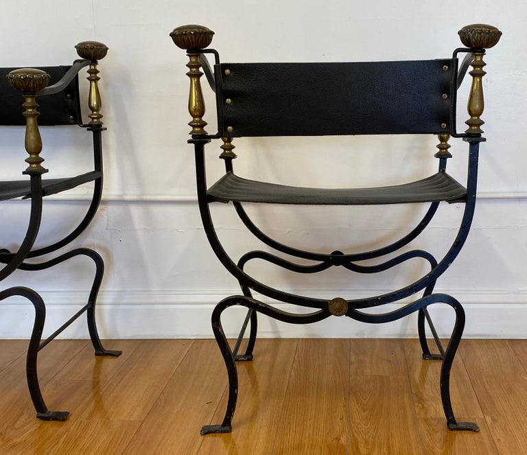 Hand-Crafted Pair of Early 20th Century Italian Wrought Iron & Leather Savonarola Chairs For Sale