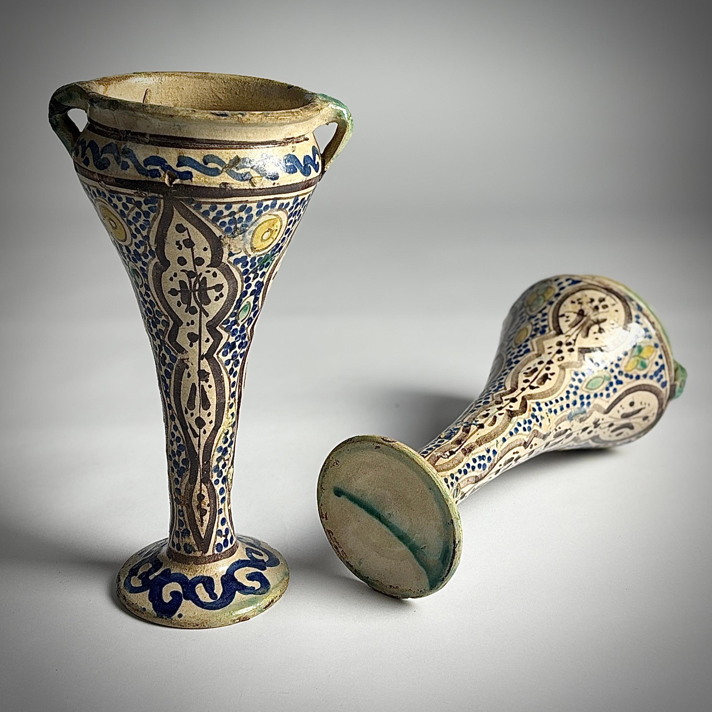 Pair of Early 20th Century Iznik Vase For Sale 5