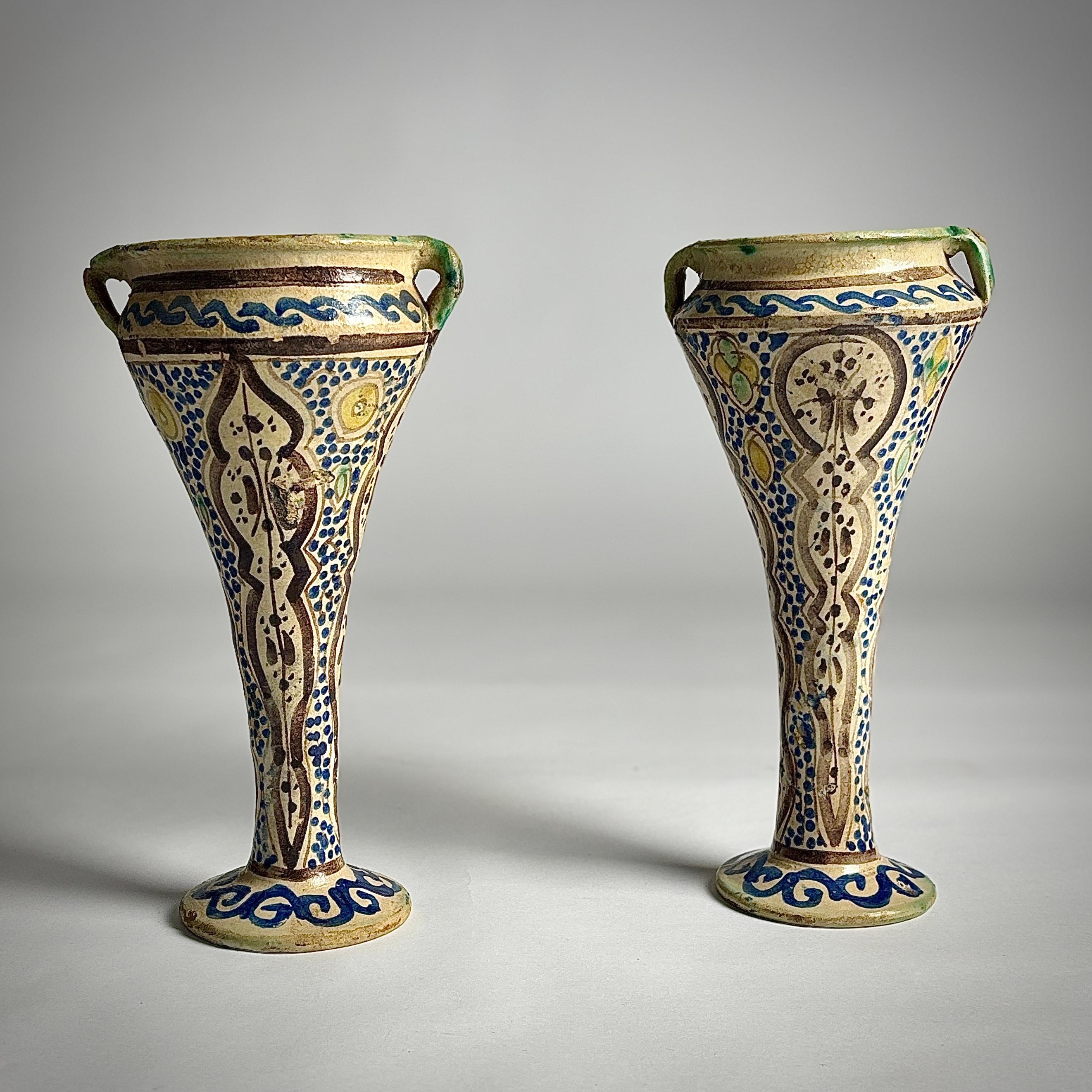 Pair of Early 20th Century Iznik Vase For Sale 1