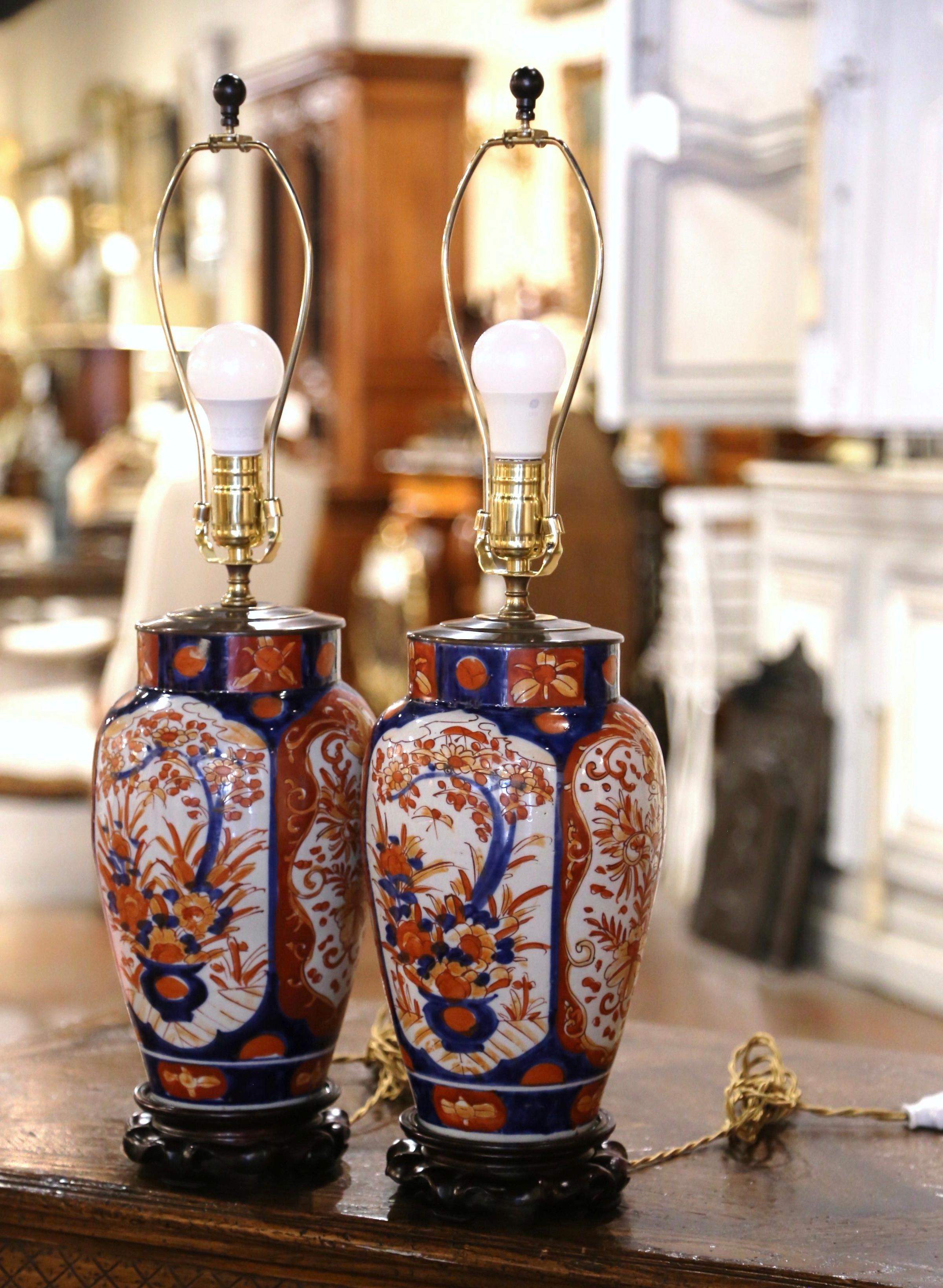 Hand-Painted Pair of Early 20th Century Japanese Imari Painted Porcelain & Brass Table Lamps 