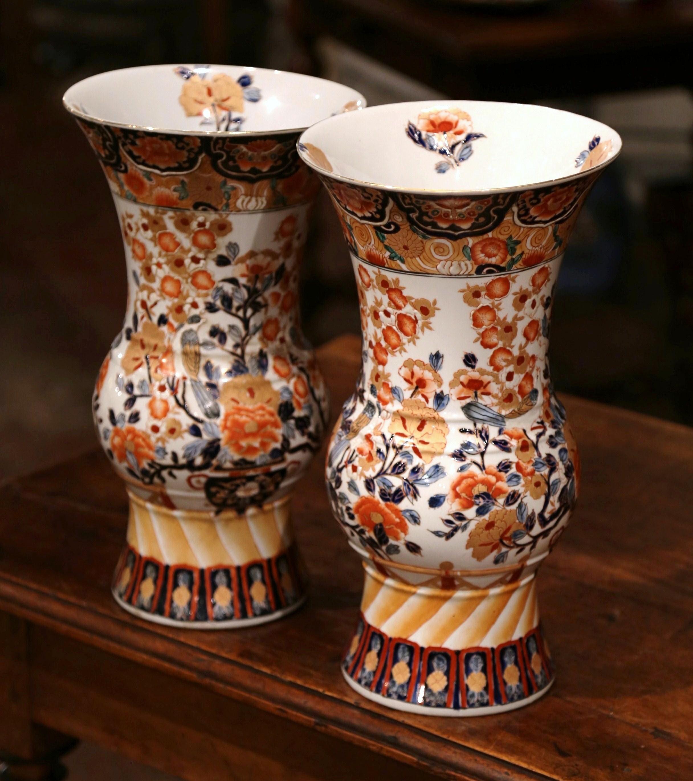 Pair of Early 20th Century Japanese Painted and Gilt Porcelain Imari Vases  In Excellent Condition In Dallas, TX
