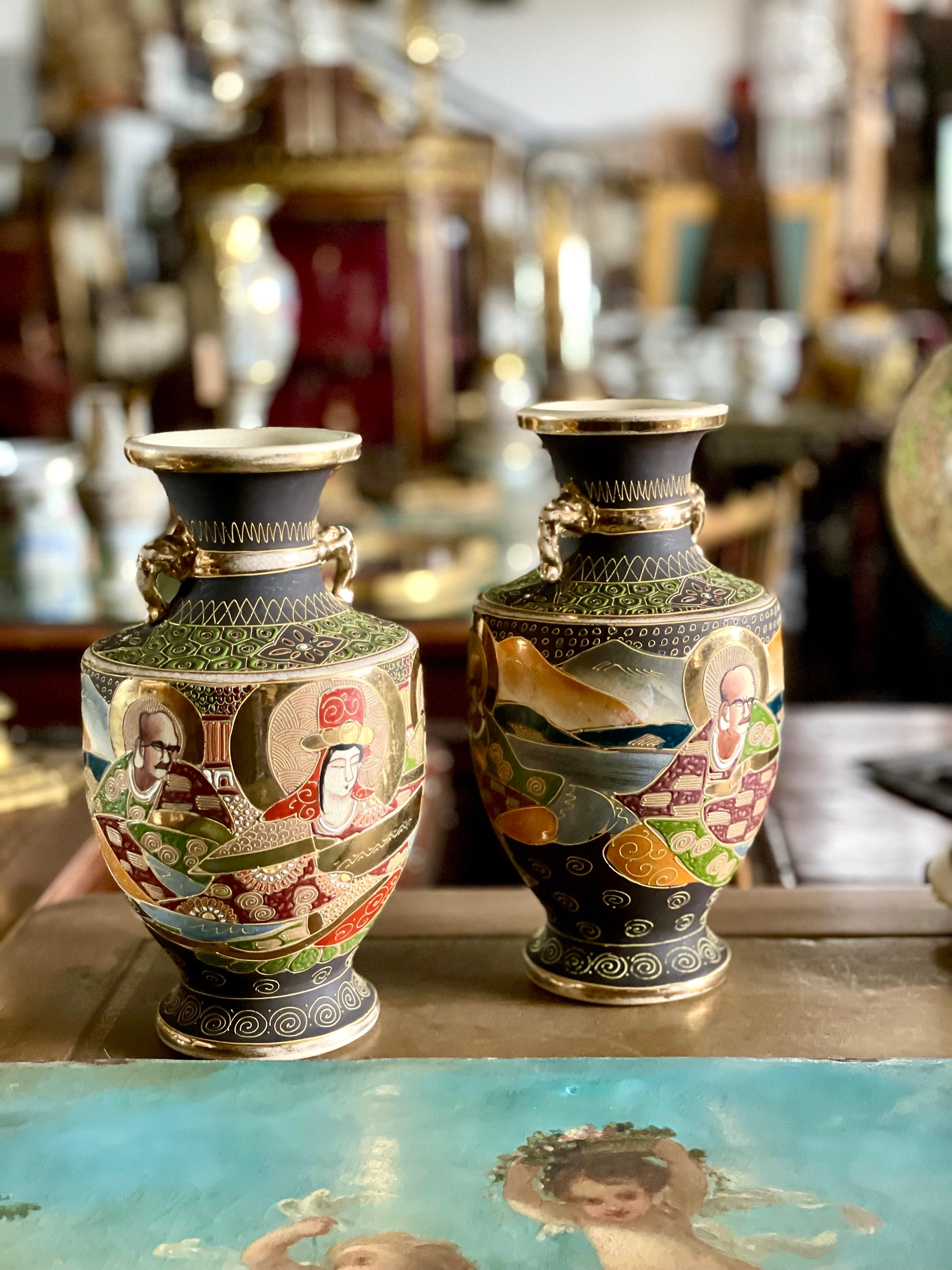 Pair of Early 20th Century Japanese Satsuma Vases For Sale 10