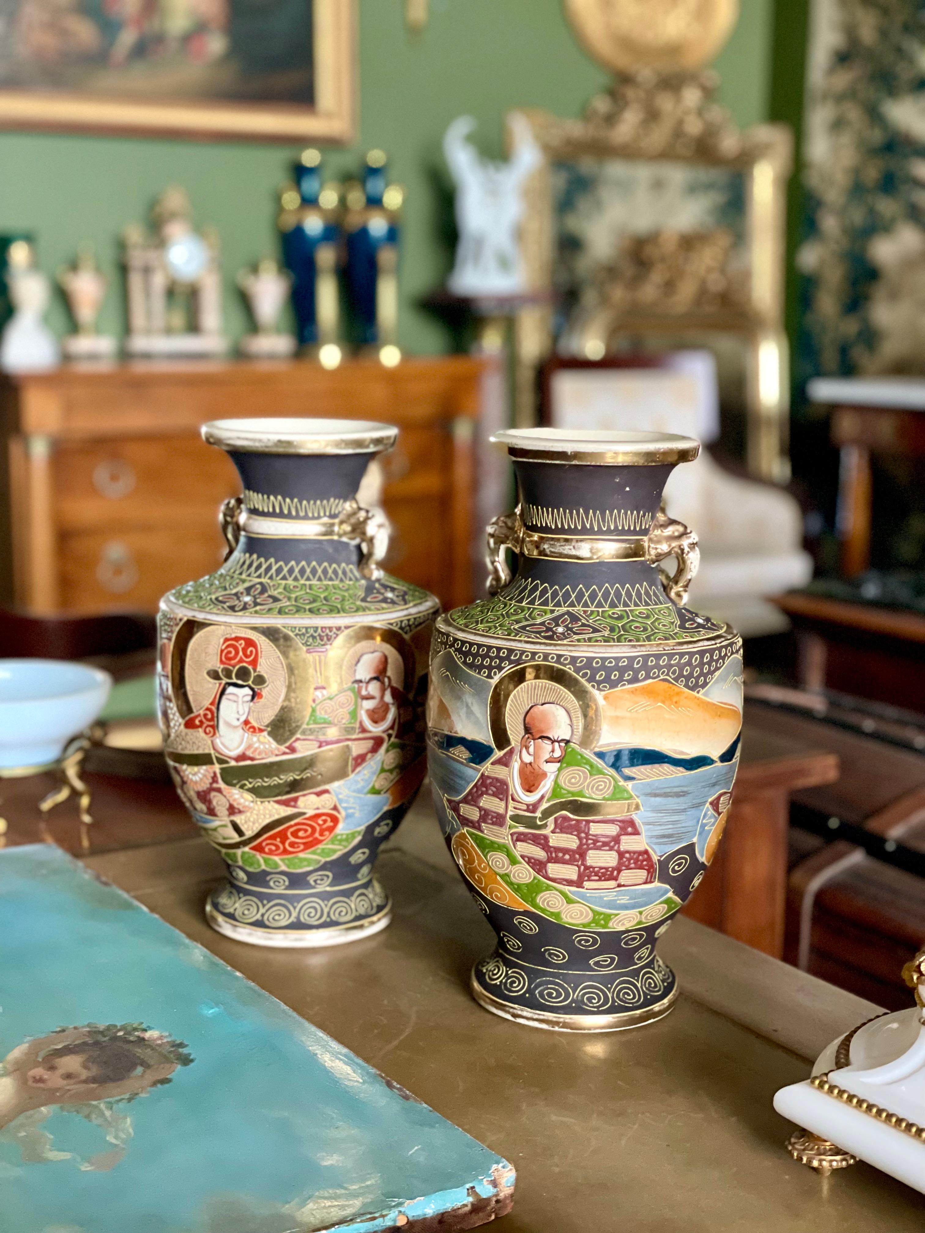 Pair of Early 20th Century Japanese Satsuma Vases For Sale 11