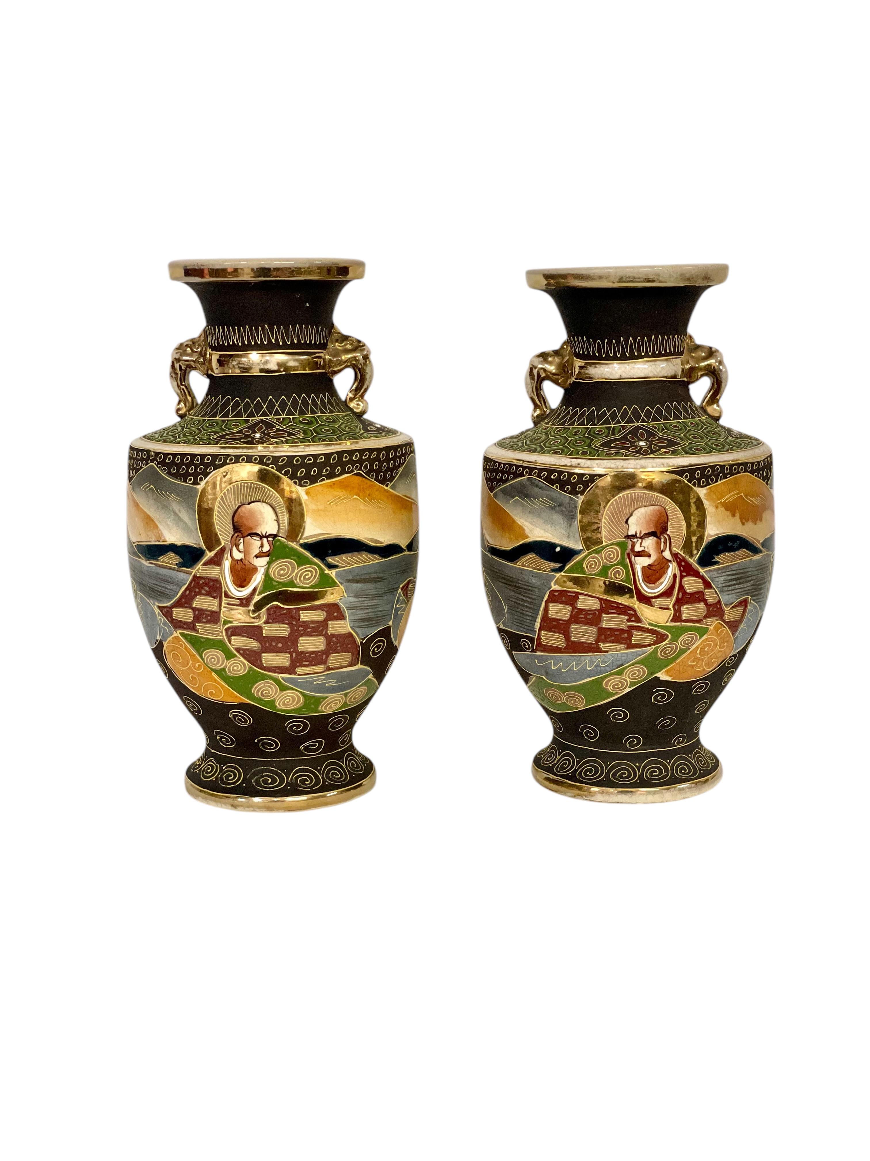 Pair of Early 20th Century Japanese Satsuma Vases In Good Condition For Sale In LA CIOTAT, FR