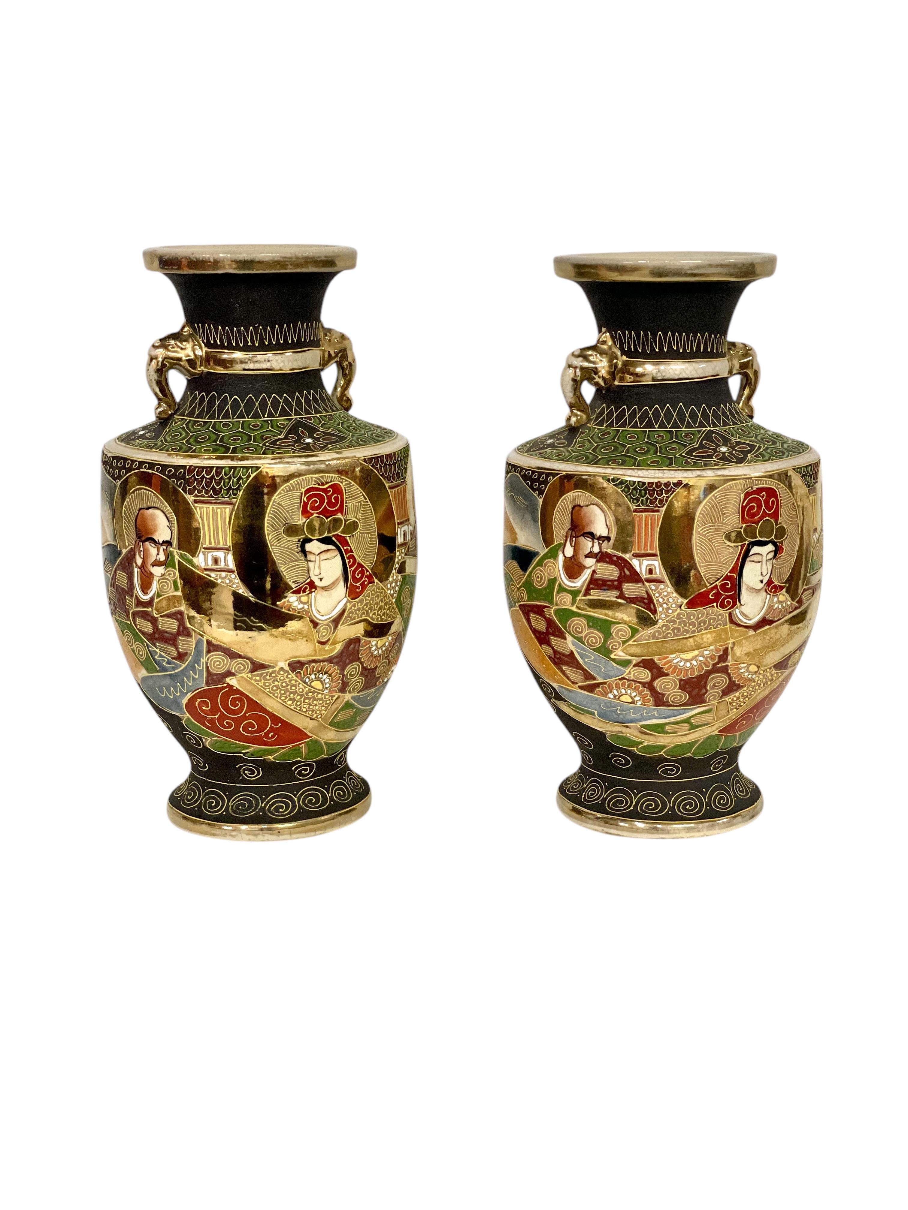 Pair of Early 20th Century Japanese Satsuma Vases For Sale 1