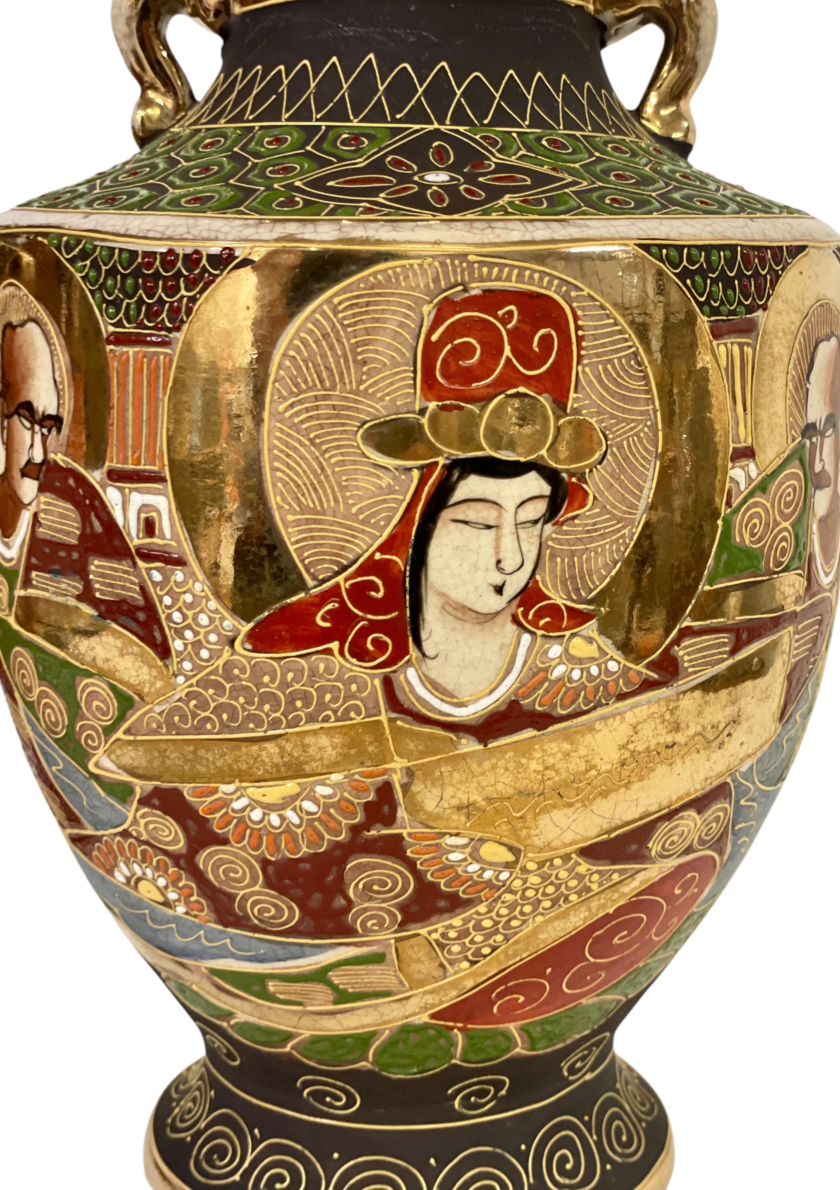 Pair of Early 20th Century Japanese Satsuma Vases For Sale 2