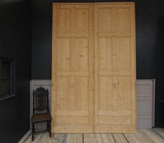 Zwei große Kiefernholzscheibentüren aus der Schweiz aus dem frühen 20. Jahrhundert