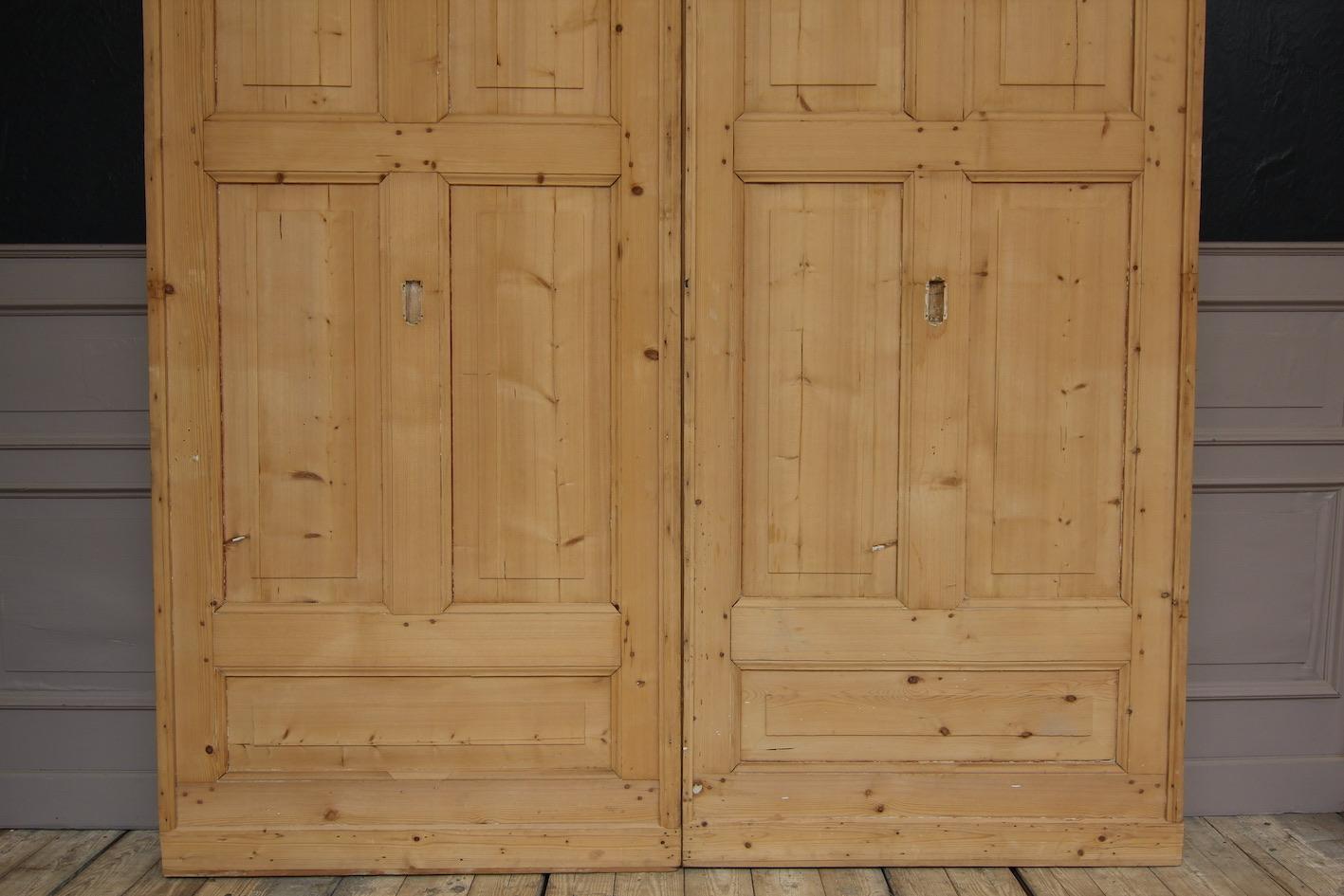 Pair of Early 20th Century Large Pine Sliding Doors from Switzerland For Sale 1