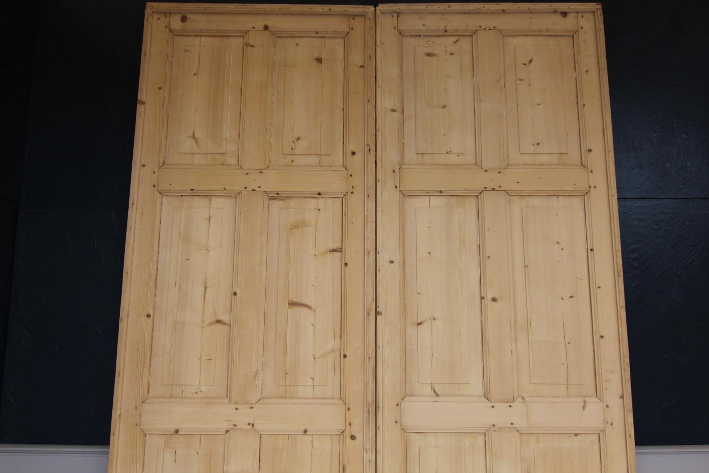 Pair of Early 20th Century Large Pine Sliding Doors from Switzerland For Sale 2