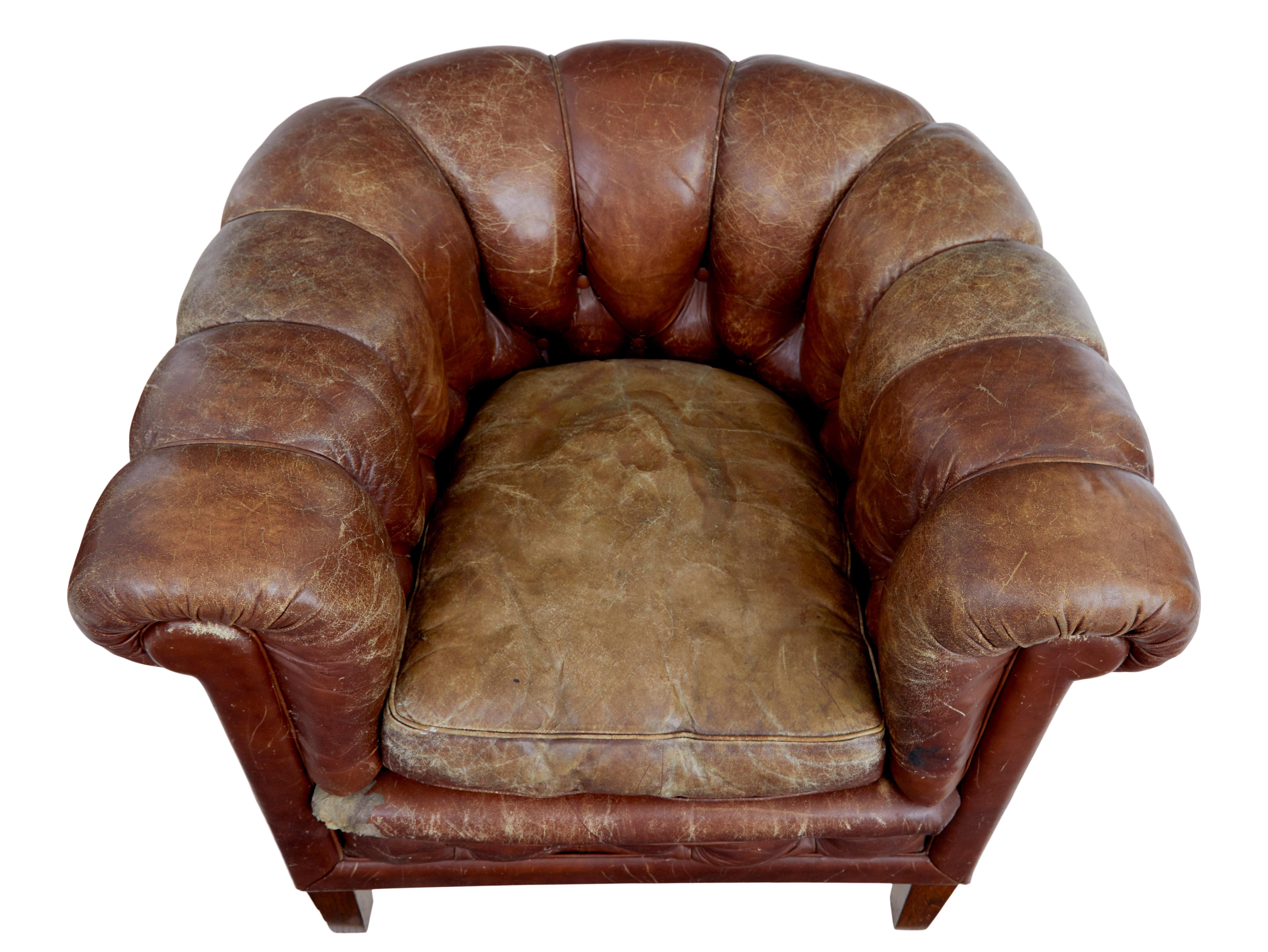 Leather Pair of early 20th Century leather lounge armchairs For Sale