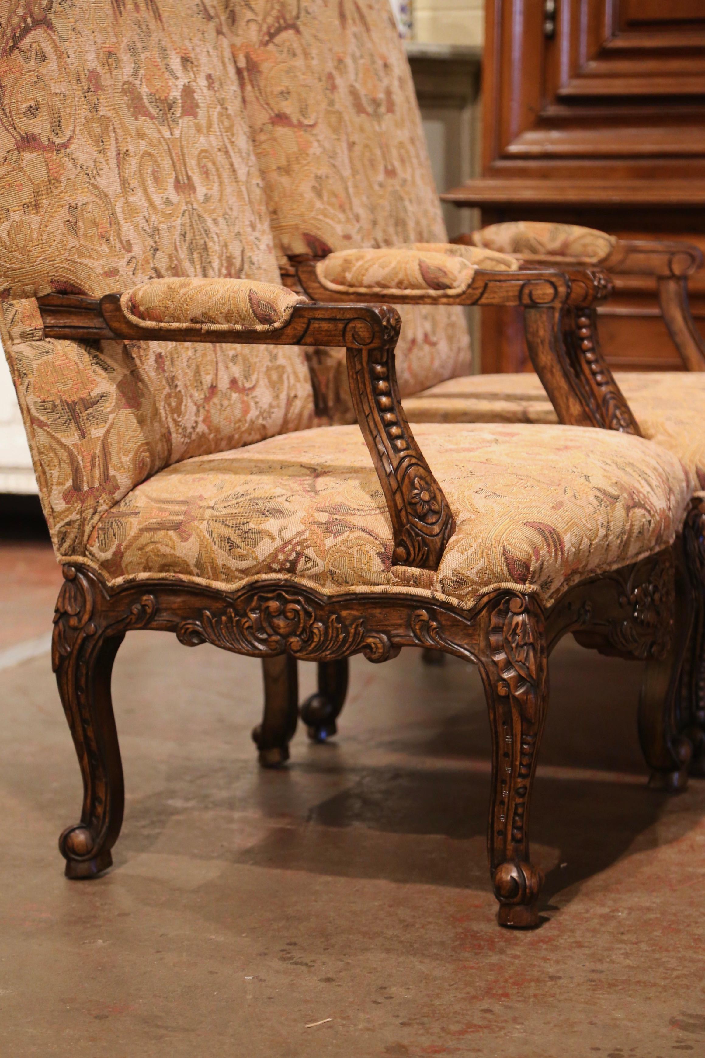 Pair of Early 20th Century Louis XV Carved Walnut Armchairs from Provence For Sale 5